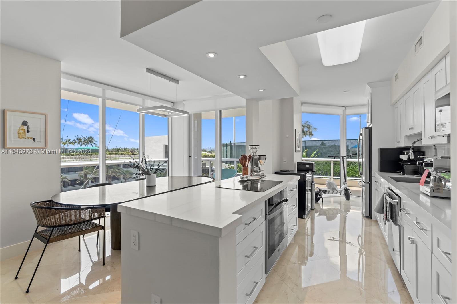 4779 Collins Ave 505, Miami Beach, Florida 33140, 2 Bedrooms Bedrooms, ,2 BathroomsBathrooms,Residentiallease,For Rent,4779 Collins Ave 505,A11543973