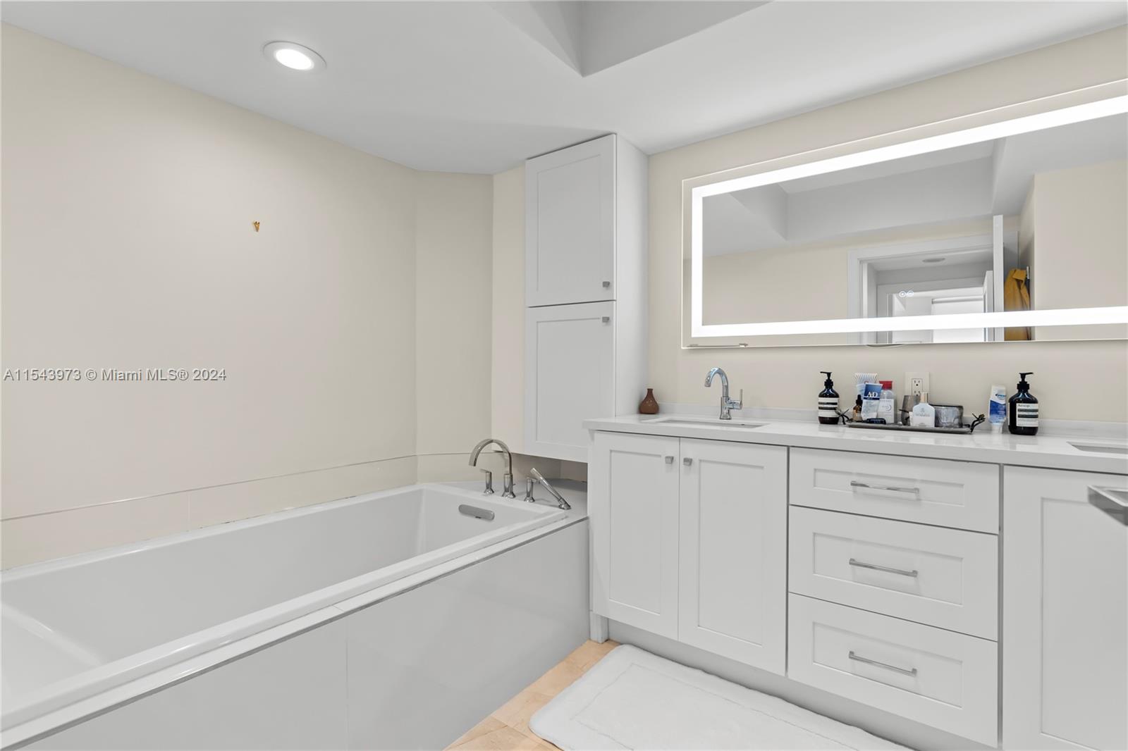 4779 Collins Ave 505, Miami Beach, Florida 33140, 2 Bedrooms Bedrooms, ,2 BathroomsBathrooms,Residentiallease,For Rent,4779 Collins Ave 505,A11543973