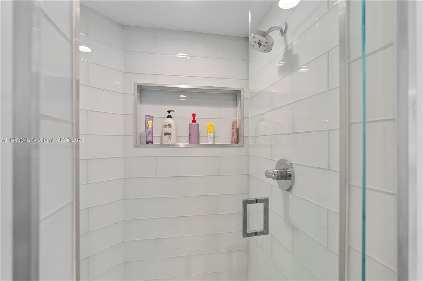 4779 Collins Ave 505, Miami Beach, Florida 33140, 2 Bedrooms Bedrooms, ,2 BathroomsBathrooms,Residentiallease,For Rent,4779 Collins Ave 505,A11543973