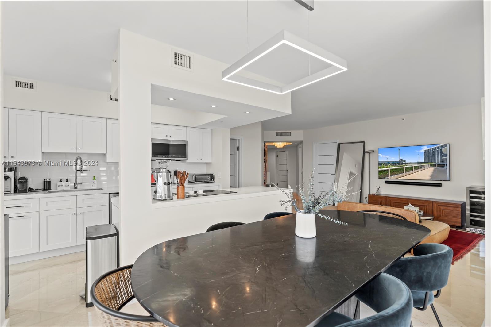 4779 Collins Ave 505, Miami Beach, Florida 33140, 2 Bedrooms Bedrooms, ,2 BathroomsBathrooms,Residentiallease,For Rent,4779 Collins Ave 505,A11543973