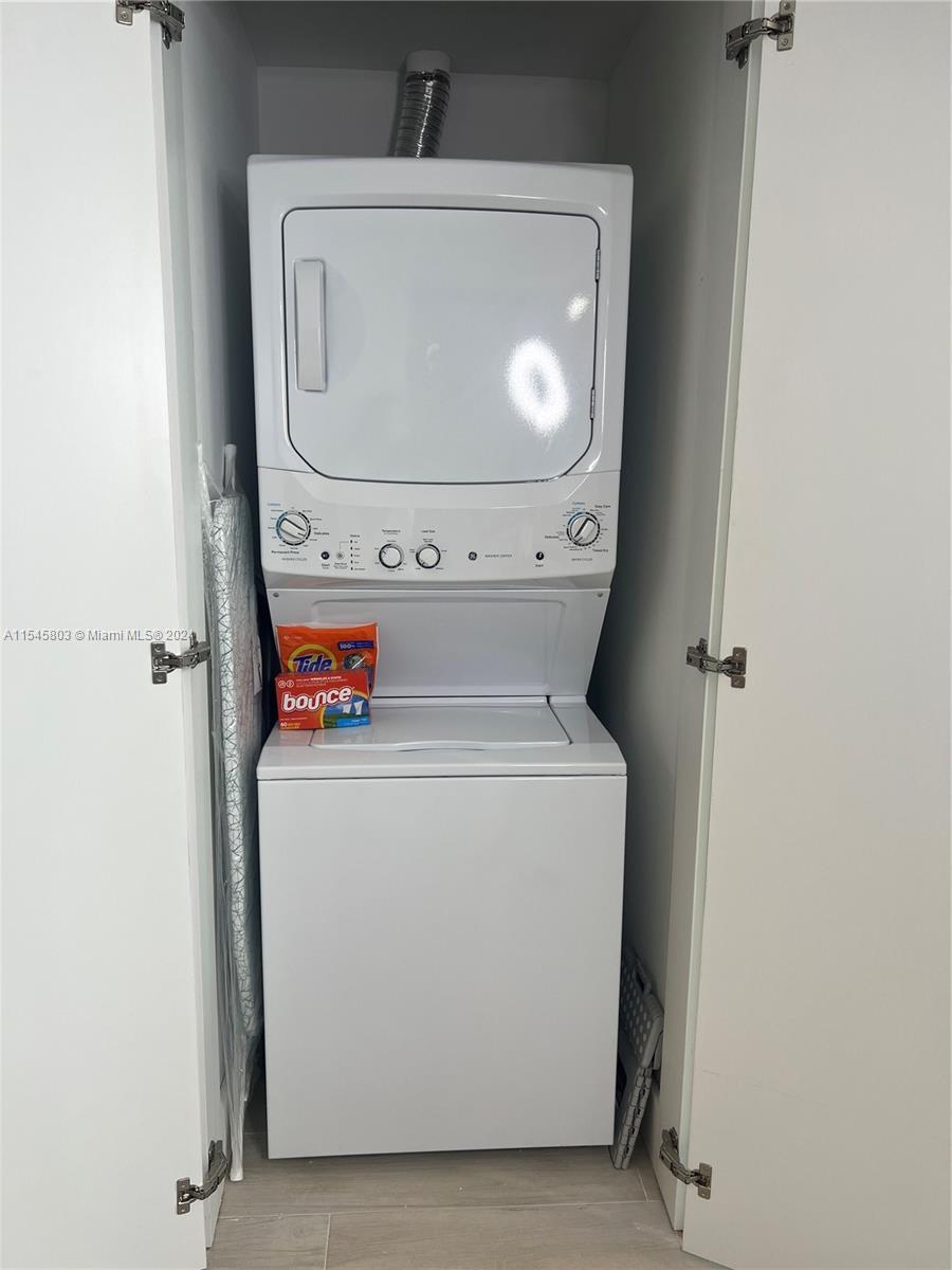 650 NE 32nd St 2406, Miami, Florida 33137, 2 Bedrooms Bedrooms, ,2 BathroomsBathrooms,Residentiallease,For Rent,650 NE 32nd St 2406,A11545803