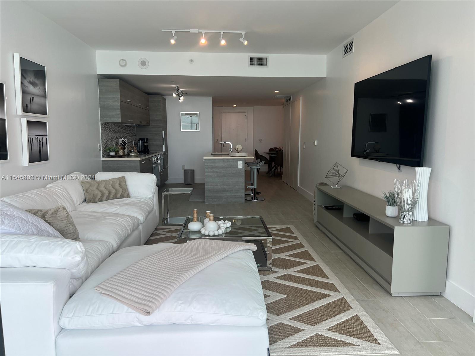 650 NE 32nd St 2406, Miami, Florida 33137, 2 Bedrooms Bedrooms, ,2 BathroomsBathrooms,Residentiallease,For Rent,650 NE 32nd St 2406,A11545803