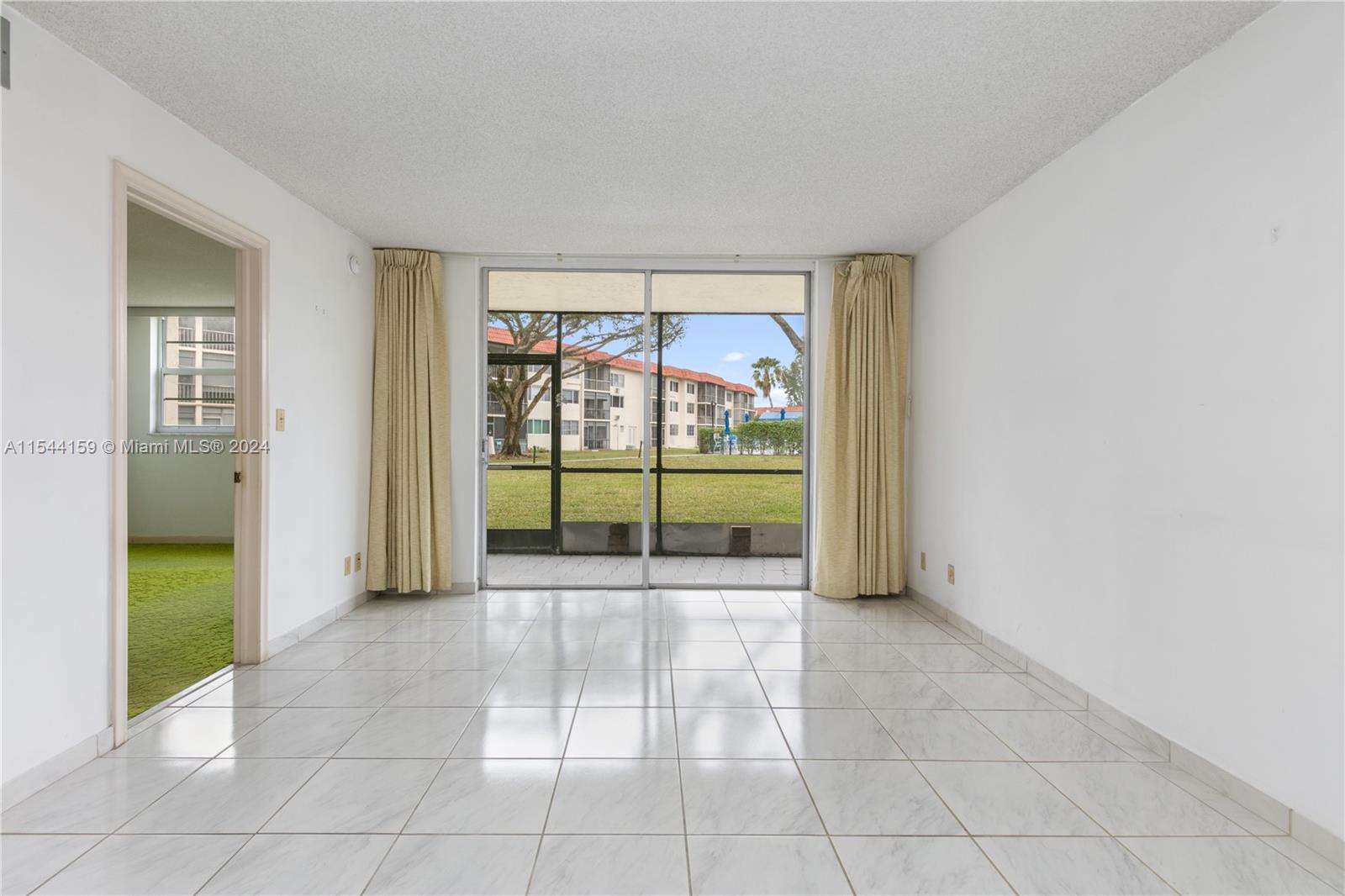 9511 Hollybrook Lake Dr, Pembroke Pines, FL, 33025 United States, 1 Bedroom Bedrooms, ,1 BathroomBathrooms,Residential,For Sale,Hollybrook Lake Dr,A11544159