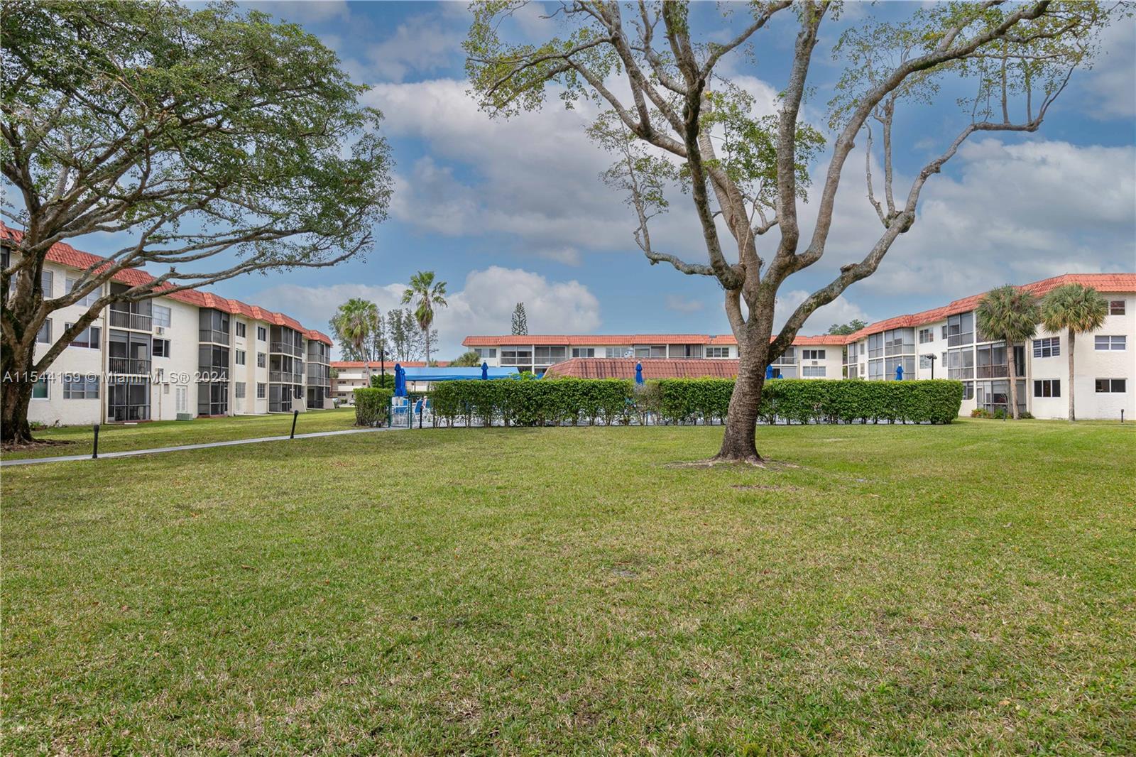 9511 Hollybrook Lake Dr, Pembroke Pines, FL, 33025 United States, 1 Bedroom Bedrooms, ,1 BathroomBathrooms,Residential,For Sale,Hollybrook Lake Dr,A11544159