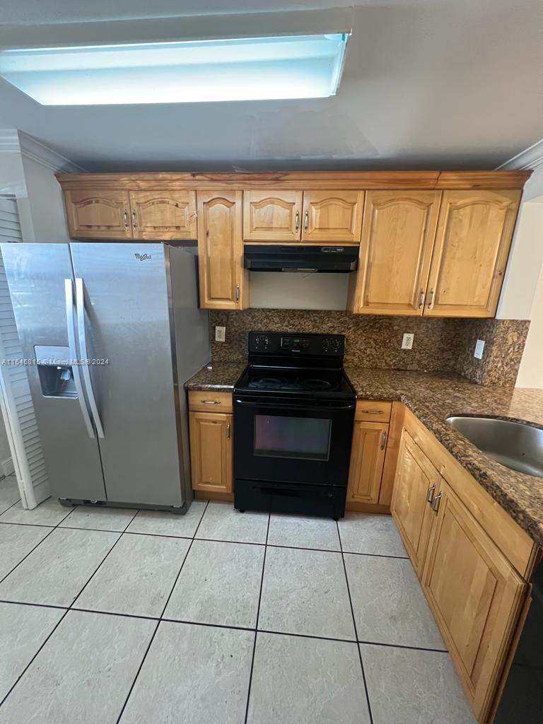911 NE 209th Ter 102-27, Miami, Florida 33179, 2 Bedrooms Bedrooms, ,2 BathroomsBathrooms,Residentiallease,For Rent,911 NE 209th Ter 102-27,A11545815