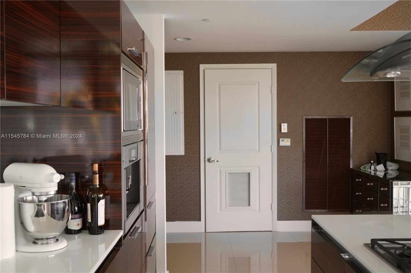 3737 Collins Ave S-302, Miami Beach, Florida 33140, 3 Bedrooms Bedrooms, ,3 BathroomsBathrooms,Residentiallease,For Rent,3737 Collins Ave S-302,A11545784