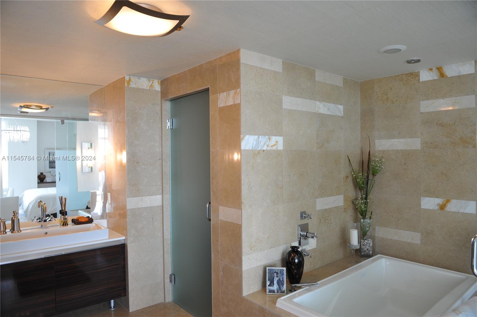 3737 Collins Ave S-302, Miami Beach, Florida 33140, 3 Bedrooms Bedrooms, ,3 BathroomsBathrooms,Residentiallease,For Rent,3737 Collins Ave S-302,A11545784