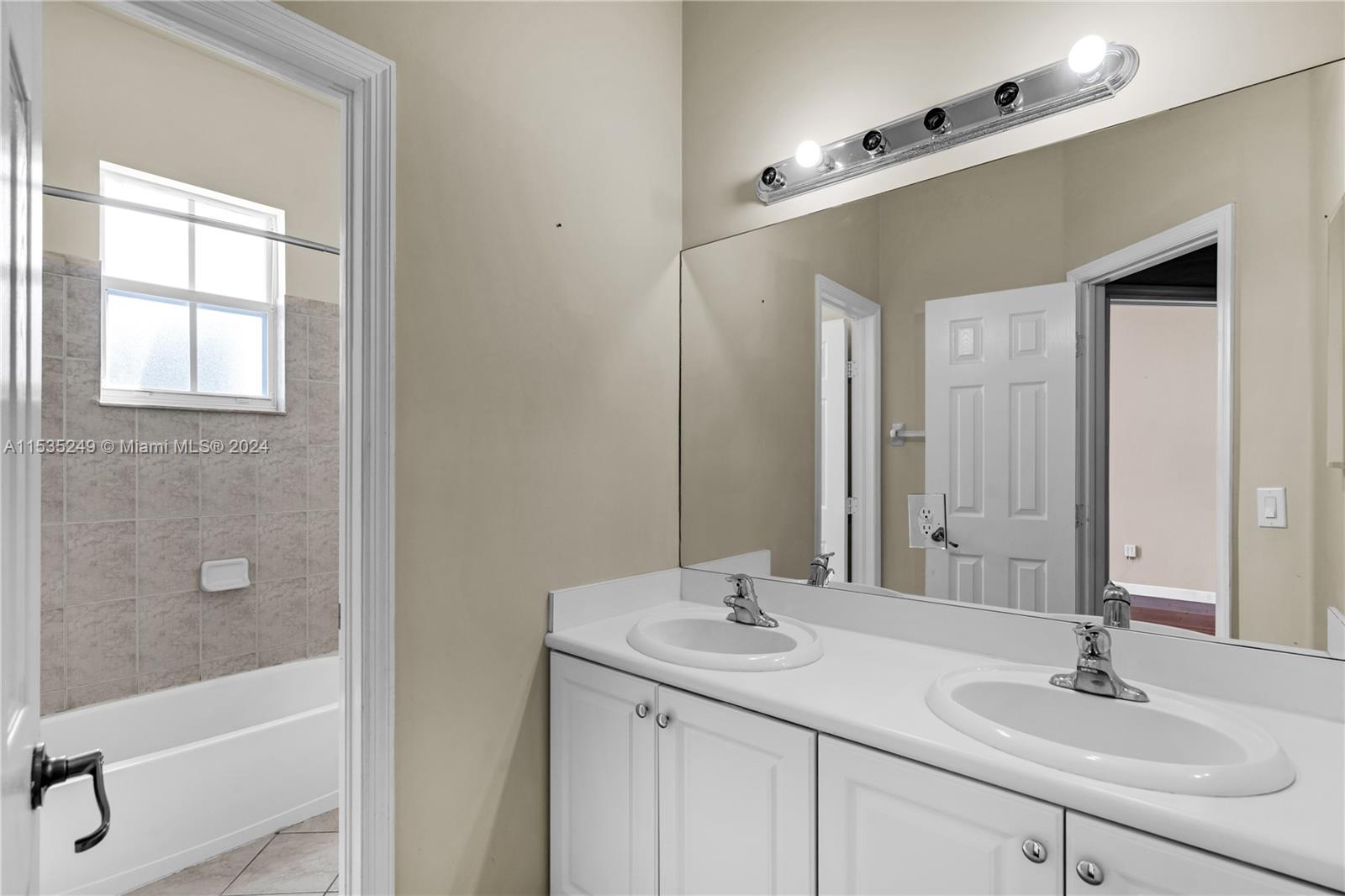 2895 NE 1st Dr, Homestead, Florida 33033, 4 Bedrooms Bedrooms, ,3 BathroomsBathrooms,Residential,For Sale,2895 NE 1st Dr,A11535249