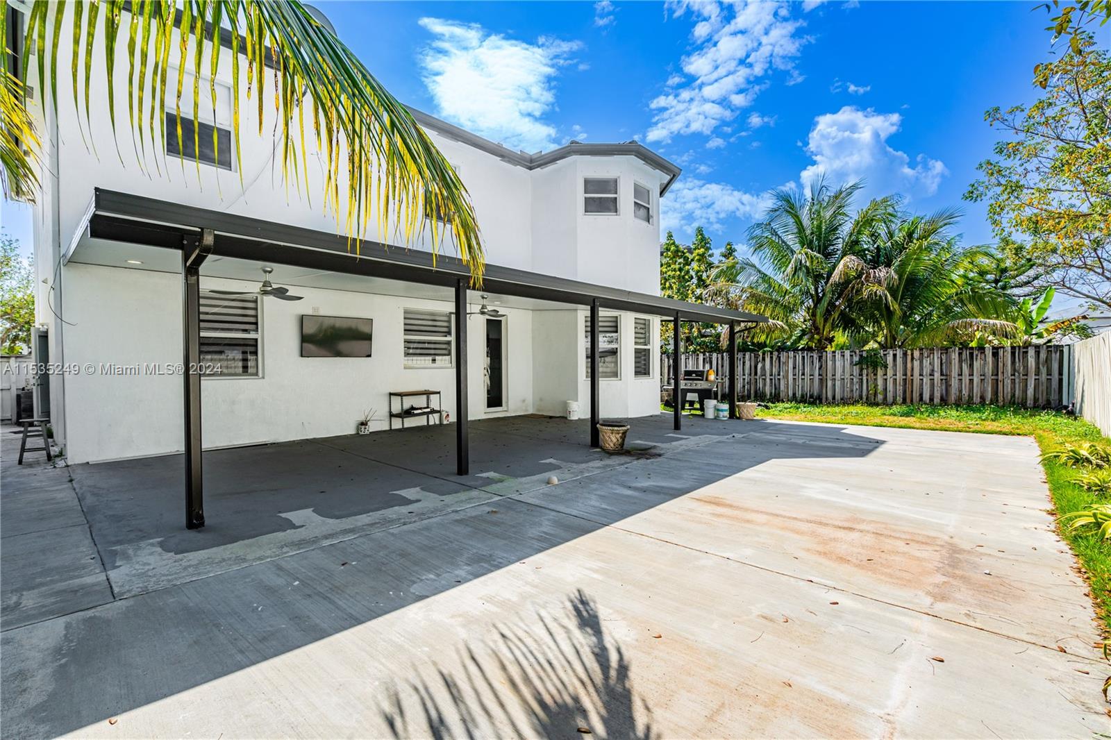 2895 NE 1st Dr, Homestead, Florida 33033, 4 Bedrooms Bedrooms, ,3 BathroomsBathrooms,Residential,For Sale,2895 NE 1st Dr,A11535249