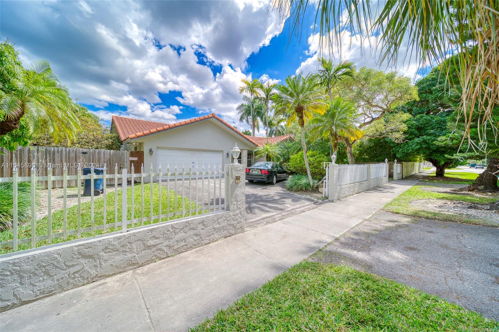 9855 SW 122nd Ave  For Sale A11545890, FL