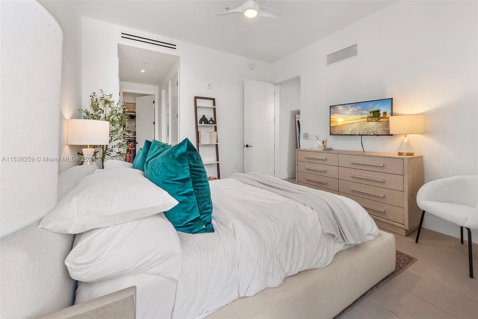 1030 15th St 201, Miami Beach, Florida 33139, 1 Bedroom Bedrooms, ,2 BathroomsBathrooms,Residentiallease,For Rent,1030 15th St 201,A11538259