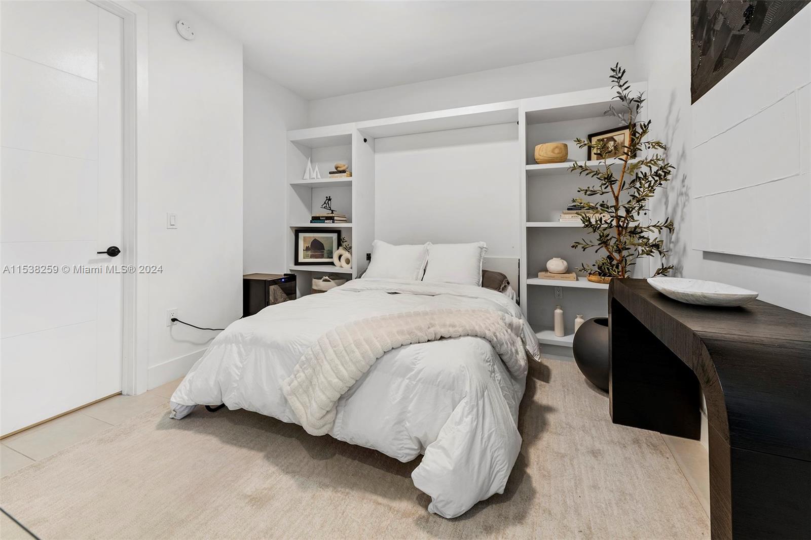 1030 15th St 201, Miami Beach, Florida 33139, 1 Bedroom Bedrooms, ,2 BathroomsBathrooms,Residentiallease,For Rent,1030 15th St 201,A11538259