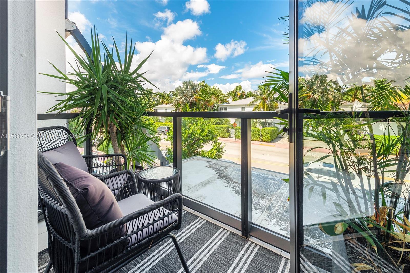 1030 15th St 201, Miami Beach, Florida 33139, 1 Bedroom Bedrooms, ,2 BathroomsBathrooms,Residentiallease,For Rent,1030 15th St 201,A11538259