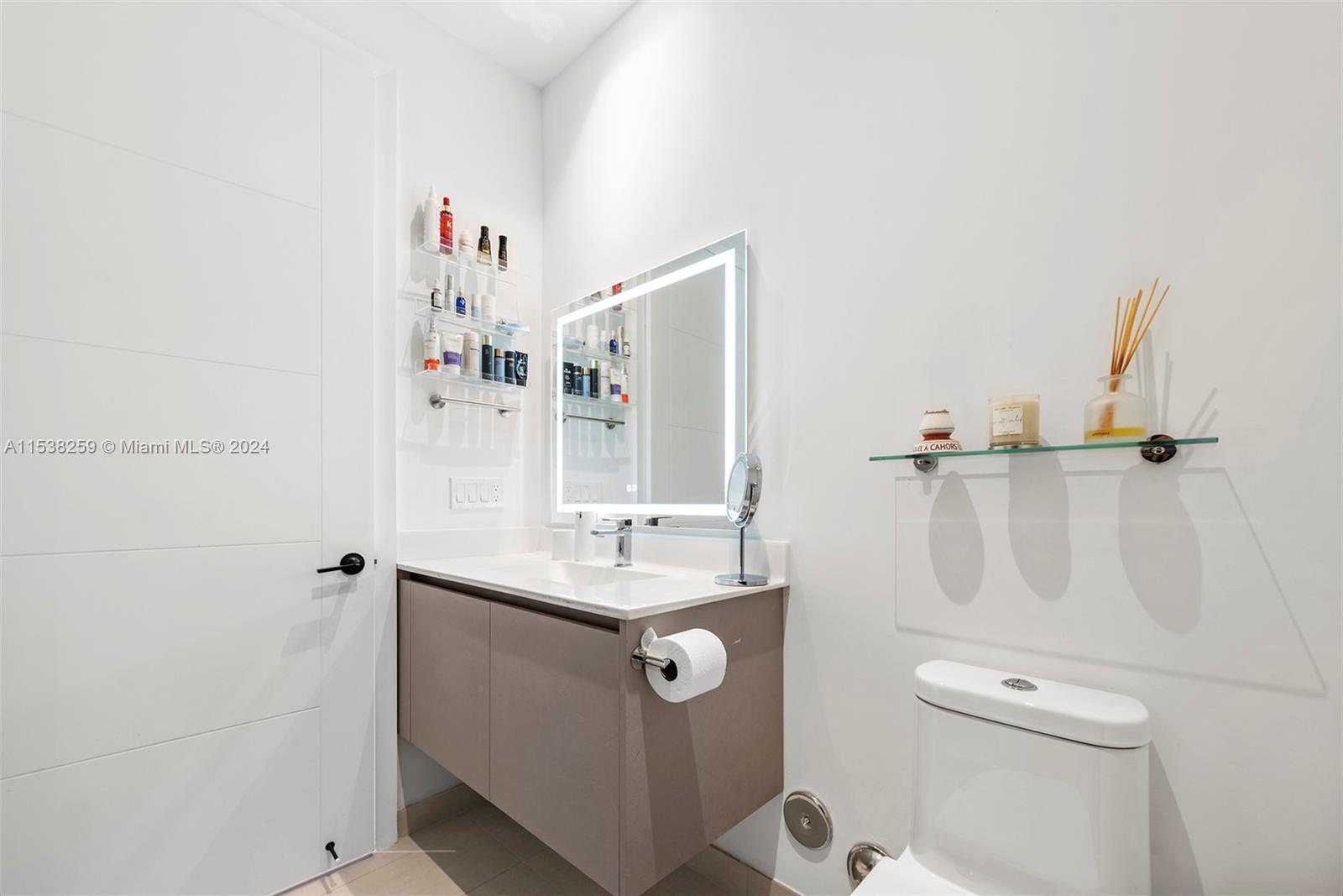 1030 15th St 201, Miami Beach, Florida 33139, 1 Bedroom Bedrooms, ,2 BathroomsBathrooms,Residentiallease,For Rent,1030 15th St 201,A11538259