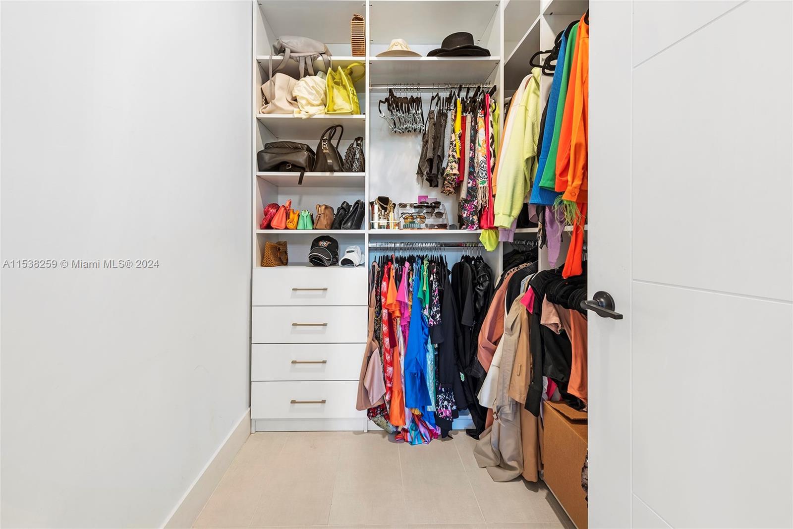 1030 15th St 201, Miami Beach, Florida 33139, 1 Bedroom Bedrooms, ,2 BathroomsBathrooms,Residentiallease,For Rent,1030 15th St 201,A11538259