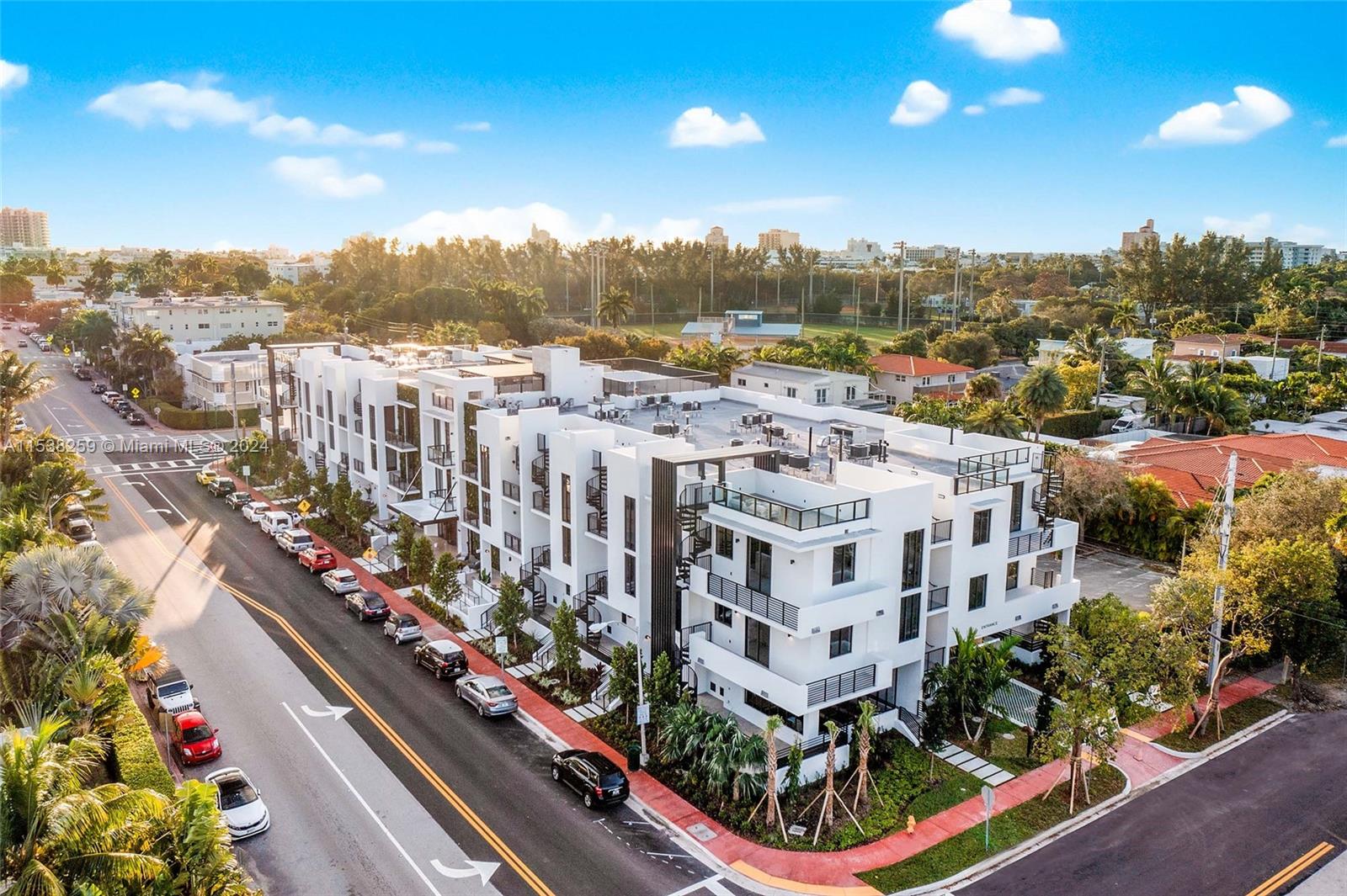 1030 15th St 201, Miami Beach, Florida 33139, 1 Bedroom Bedrooms, ,2 BathroomsBathrooms,Residentiallease,For Rent,1030 15th St 201,A11538259