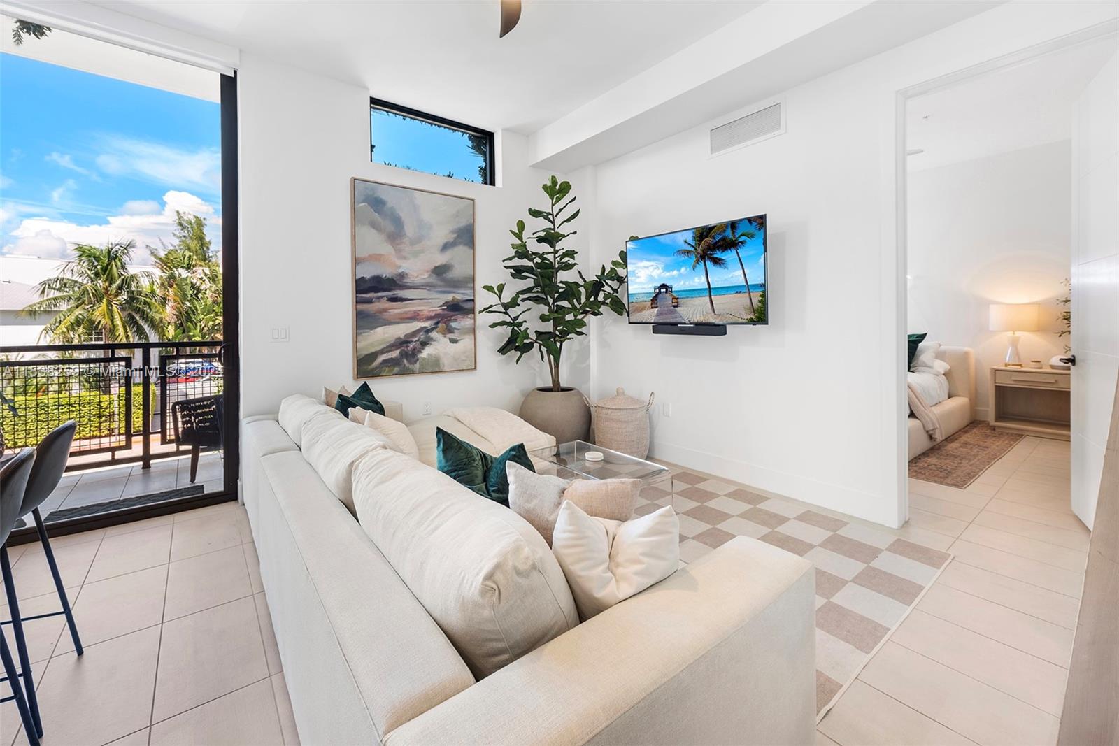 1030 15th St 201, Miami Beach, Florida 33139, 1 Bedroom Bedrooms, ,2 BathroomsBathrooms,Residentiallease,For Rent,1030 15th St 201,A11538259