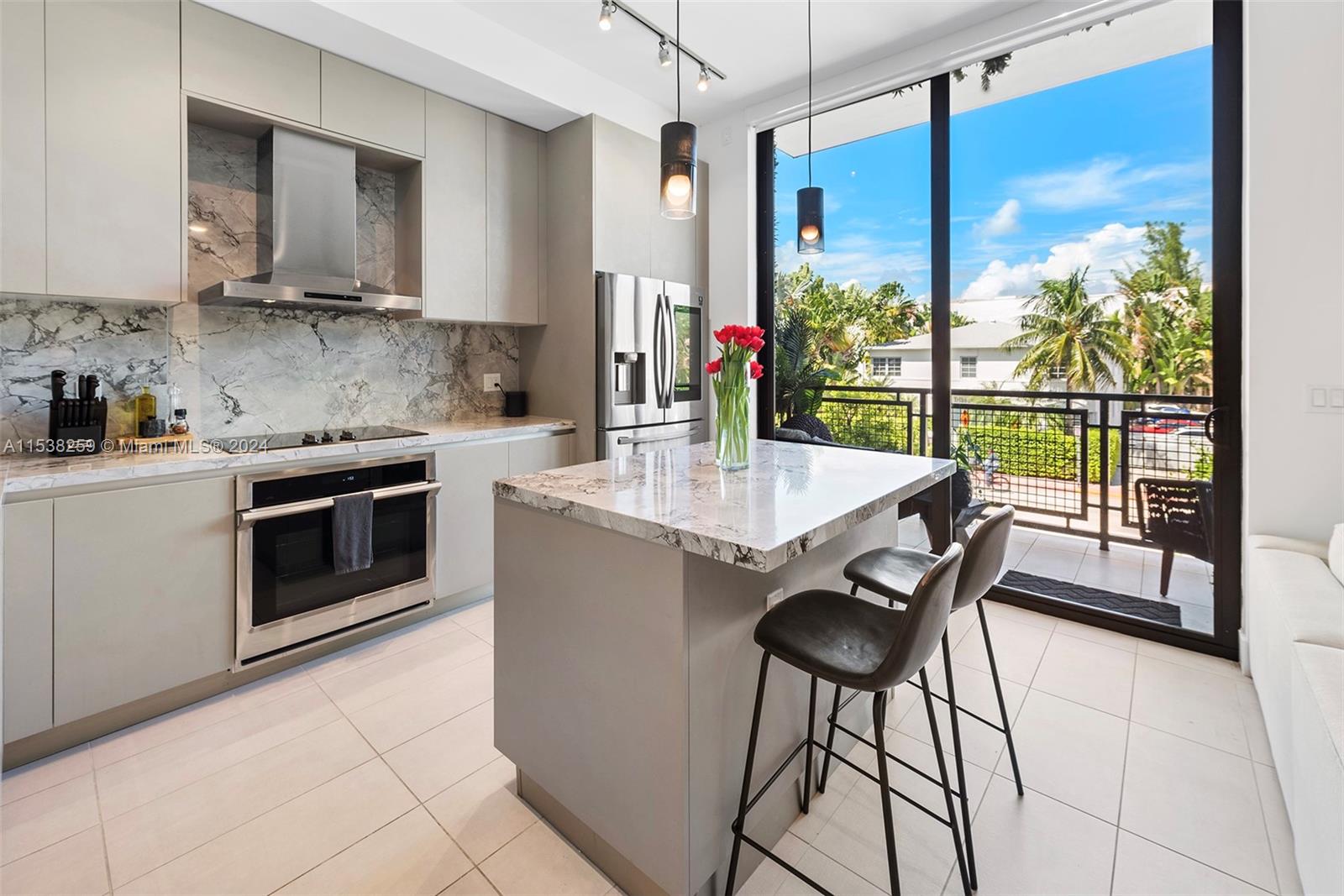 1030 15th St 201, Miami Beach, Florida 33139, 1 Bedroom Bedrooms, ,2 BathroomsBathrooms,Residentiallease,For Rent,1030 15th St 201,A11538259