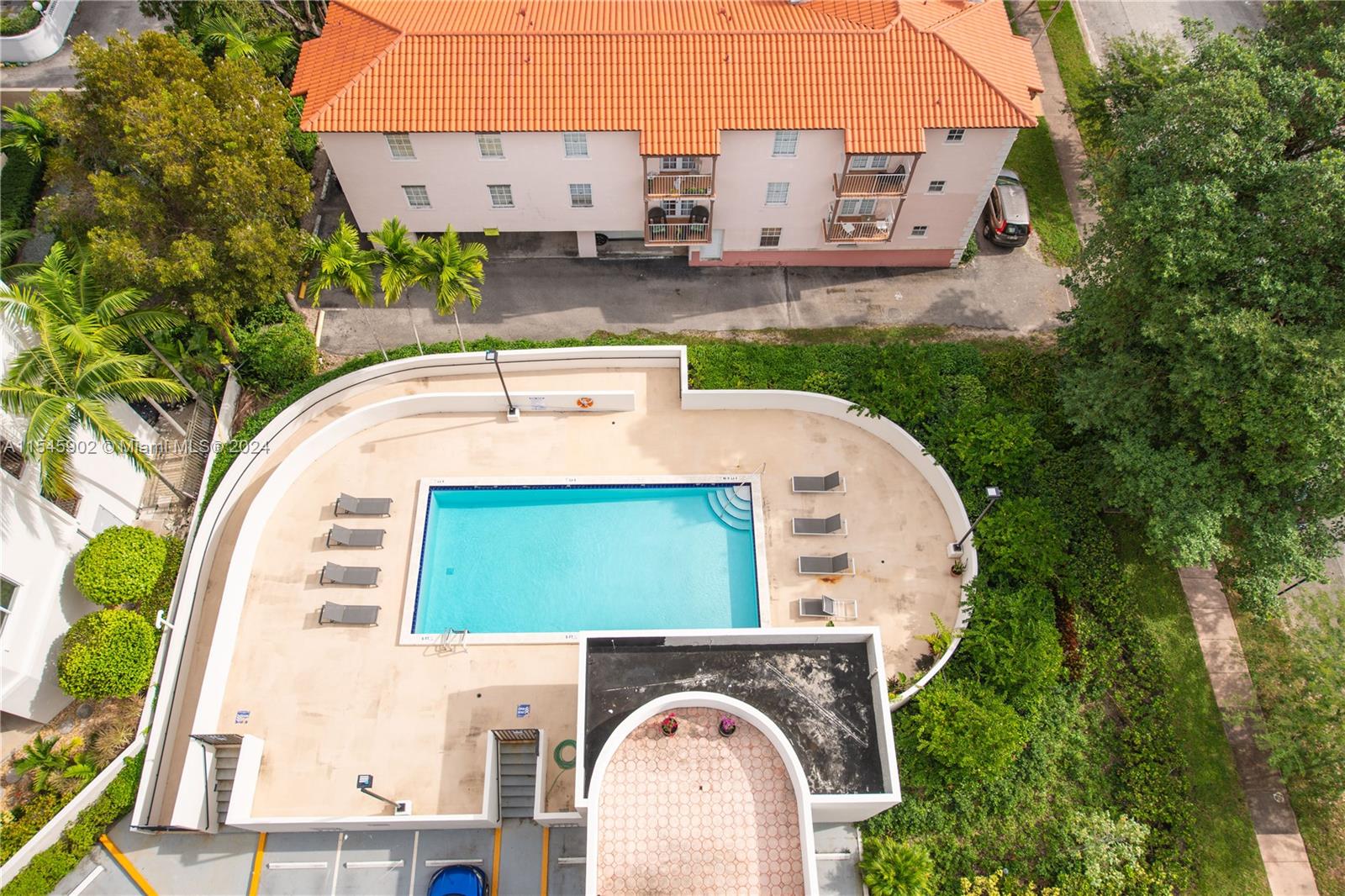 911 E Ponce De Leon Blvd 1401, Coral Gables, Florida 33134, 2 Bedrooms Bedrooms, ,2 BathroomsBathrooms,Residentiallease,For Rent,911 E Ponce De Leon Blvd 1401,A11545902