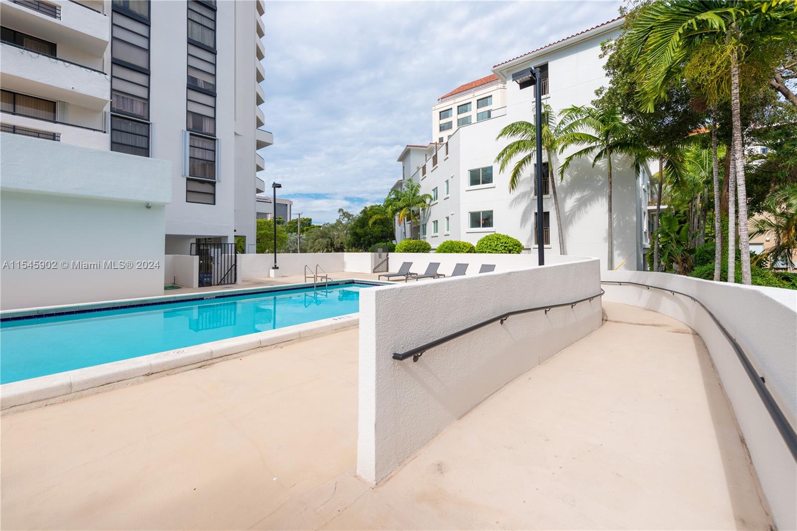 911 E Ponce De Leon Blvd 1401, Coral Gables, Florida 33134, 2 Bedrooms Bedrooms, ,2 BathroomsBathrooms,Residentiallease,For Rent,911 E Ponce De Leon Blvd 1401,A11545902
