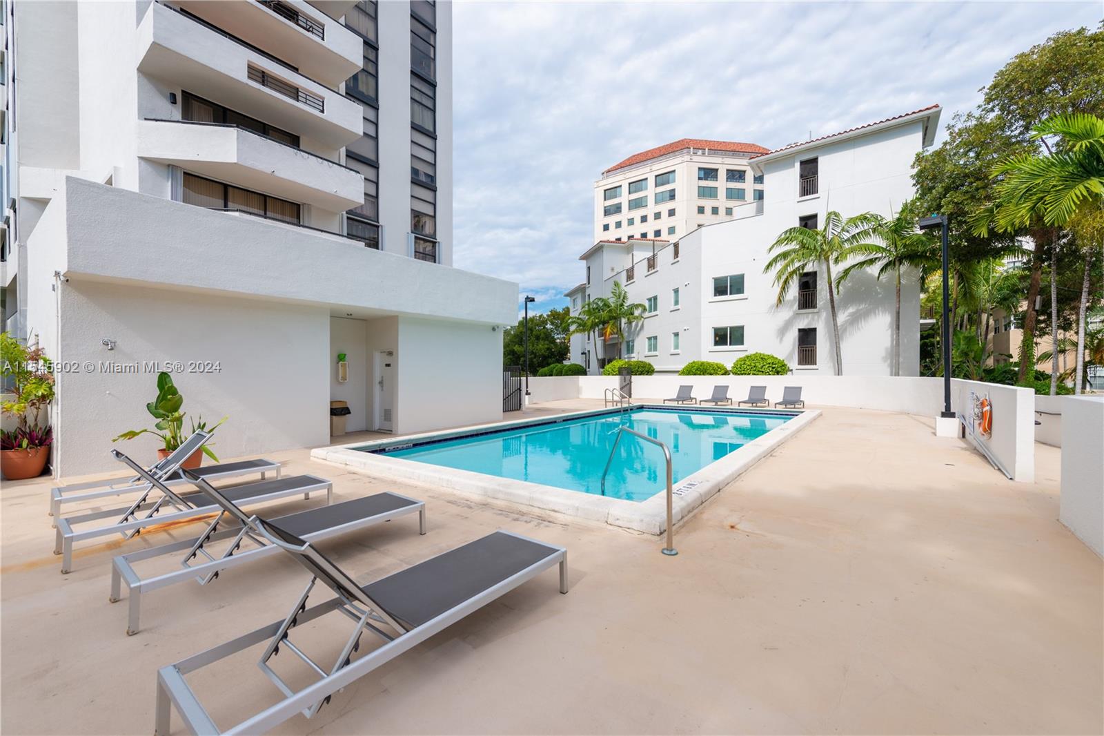 911 E Ponce De Leon Blvd 1401, Coral Gables, Florida 33134, 2 Bedrooms Bedrooms, ,2 BathroomsBathrooms,Residentiallease,For Rent,911 E Ponce De Leon Blvd 1401,A11545902