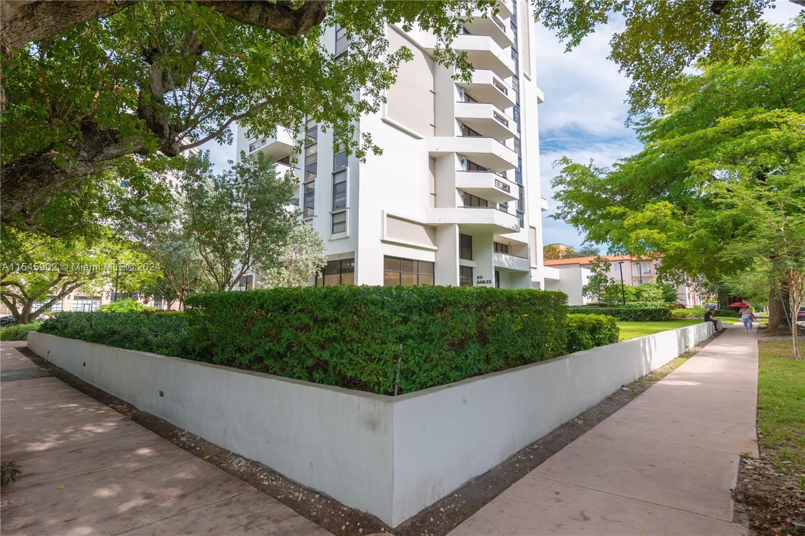 911 E Ponce De Leon Blvd 1401, Coral Gables, Florida 33134, 2 Bedrooms Bedrooms, ,2 BathroomsBathrooms,Residentiallease,For Rent,911 E Ponce De Leon Blvd 1401,A11545902