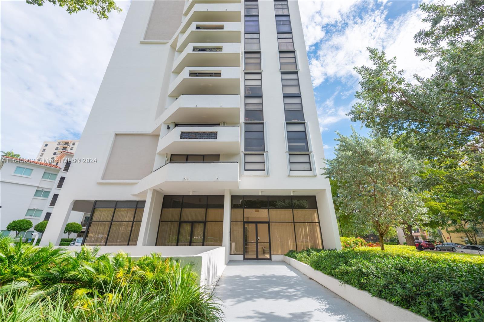 911 E Ponce De Leon Blvd 1401, Coral Gables, Florida 33134, 2 Bedrooms Bedrooms, ,2 BathroomsBathrooms,Residentiallease,For Rent,911 E Ponce De Leon Blvd 1401,A11545902