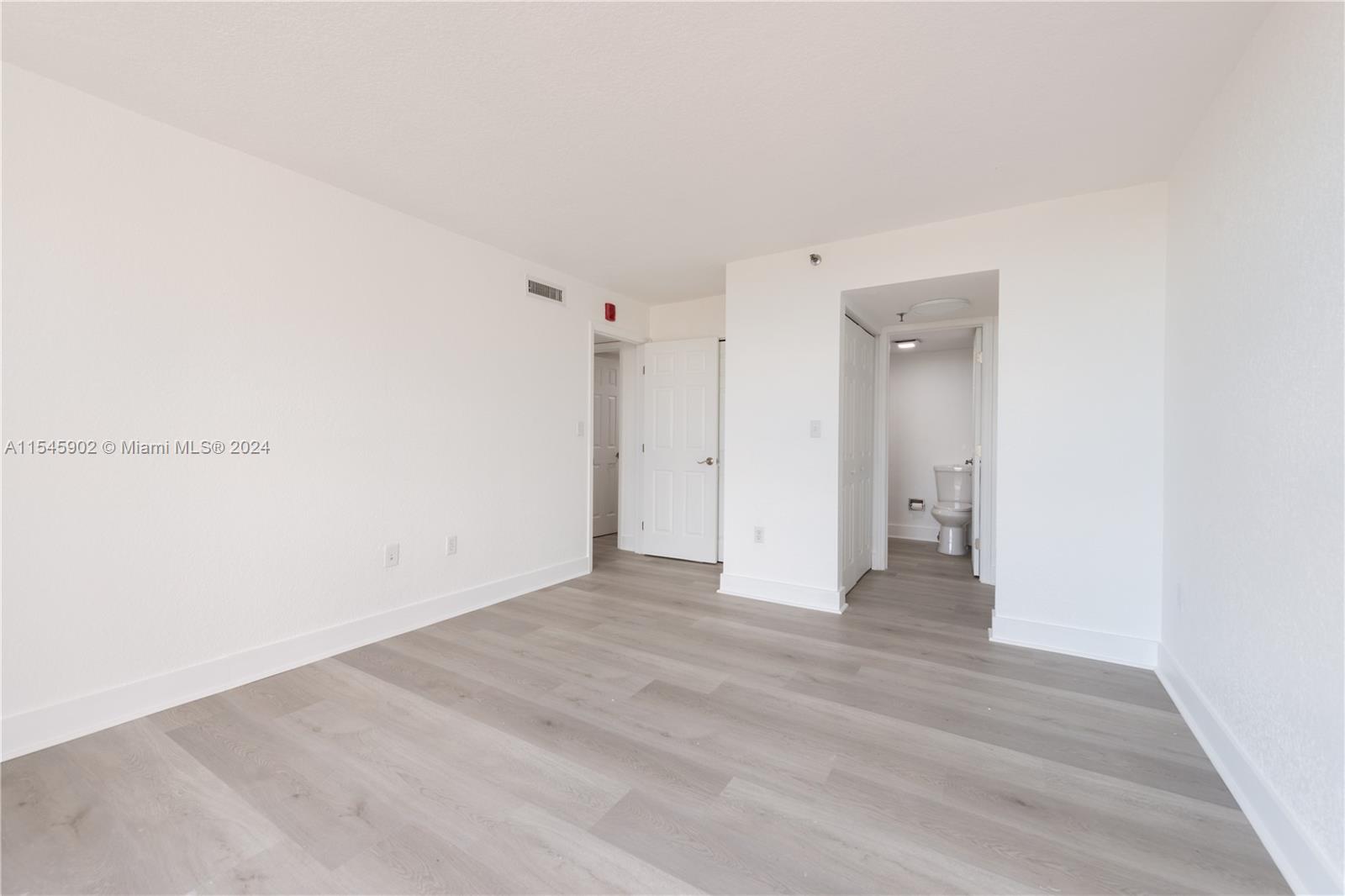 911 E Ponce De Leon Blvd 1401, Coral Gables, Florida 33134, 2 Bedrooms Bedrooms, ,2 BathroomsBathrooms,Residentiallease,For Rent,911 E Ponce De Leon Blvd 1401,A11545902