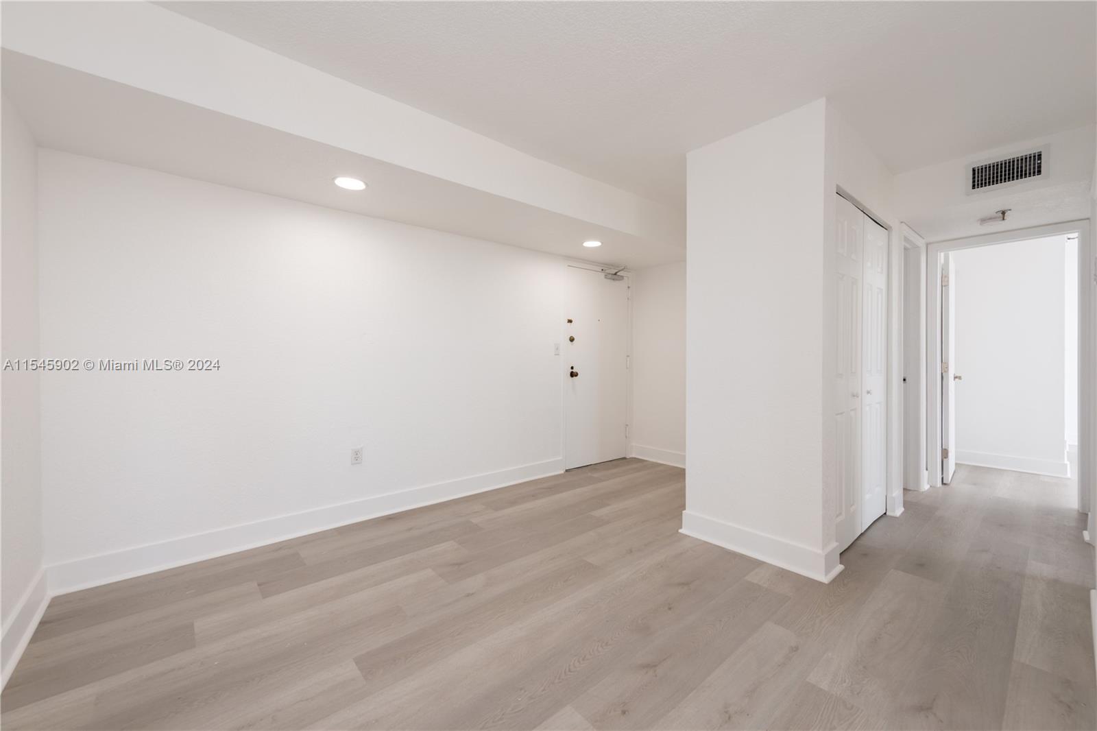 911 E Ponce De Leon Blvd 1401, Coral Gables, Florida 33134, 2 Bedrooms Bedrooms, ,2 BathroomsBathrooms,Residentiallease,For Rent,911 E Ponce De Leon Blvd 1401,A11545902