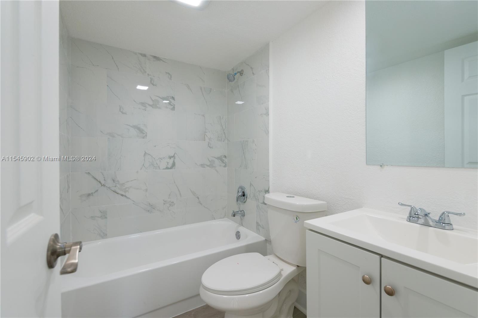 911 E Ponce De Leon Blvd 1401, Coral Gables, Florida 33134, 2 Bedrooms Bedrooms, ,2 BathroomsBathrooms,Residentiallease,For Rent,911 E Ponce De Leon Blvd 1401,A11545902