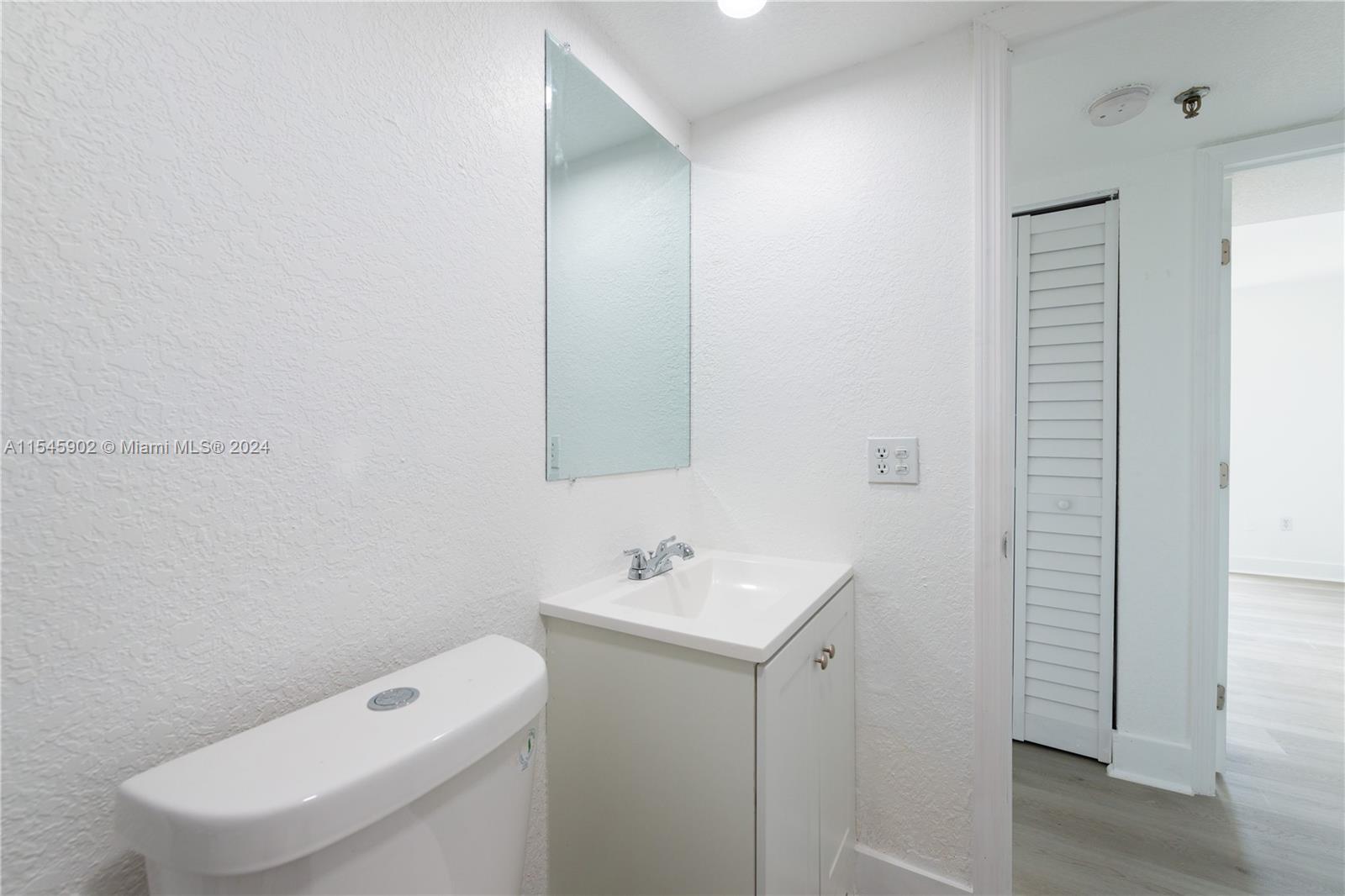 911 E Ponce De Leon Blvd 1401, Coral Gables, Florida 33134, 2 Bedrooms Bedrooms, ,2 BathroomsBathrooms,Residentiallease,For Rent,911 E Ponce De Leon Blvd 1401,A11545902