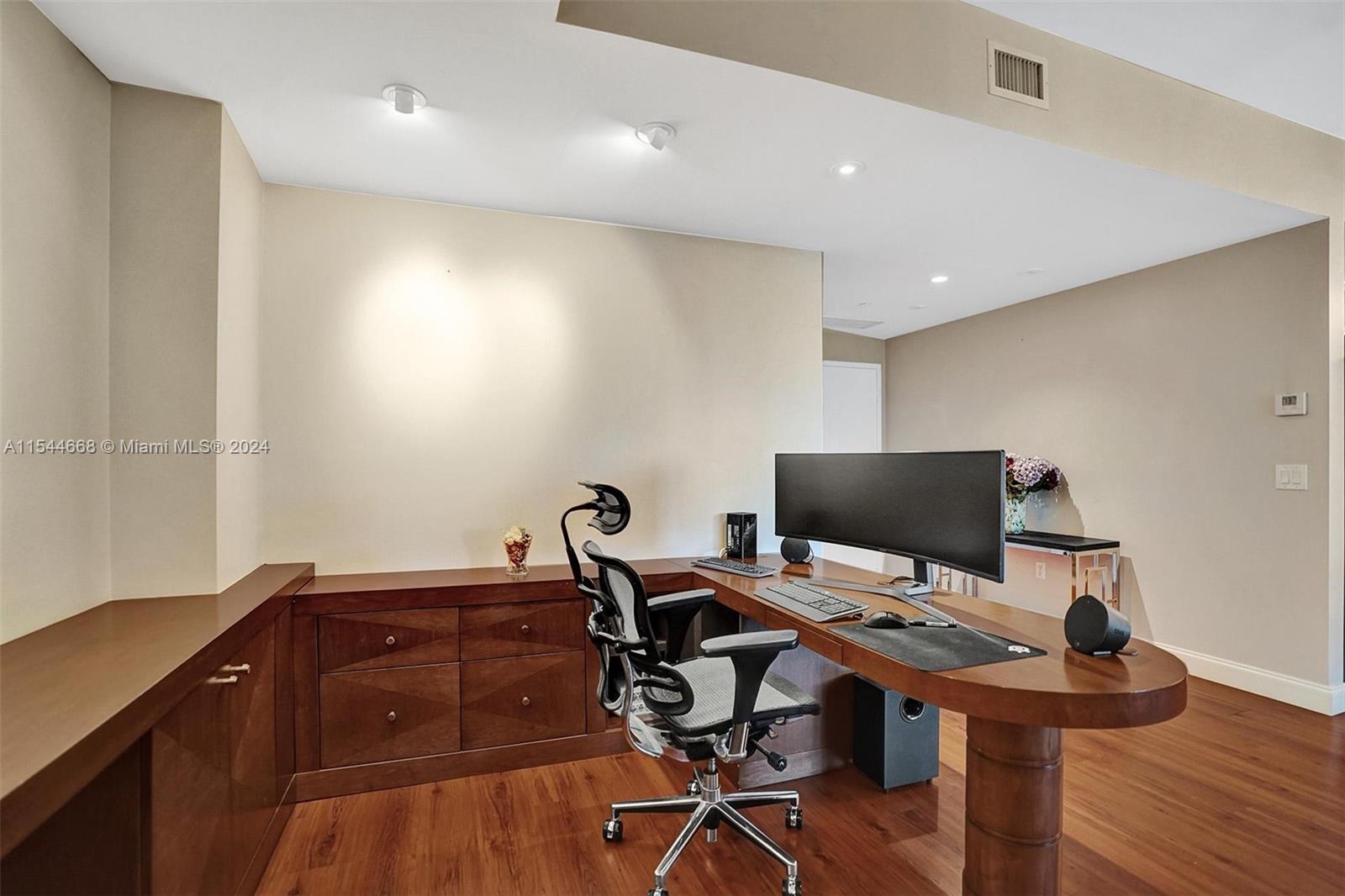 3131 NE 188th St 1-503, Aventura, Florida 33180, 2 Bedrooms Bedrooms, ,2 BathroomsBathrooms,Residential,For Sale,3131 NE 188th St 1-503,A11544668