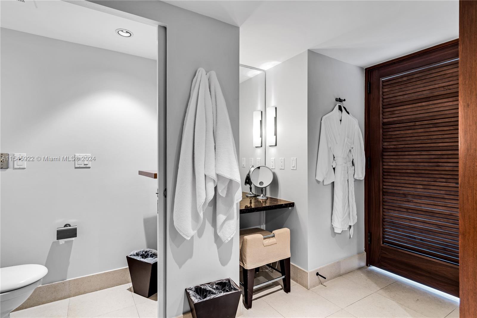 6801 Collins Ave 417, Miami Beach, Florida 33141, 1 Bedroom Bedrooms, ,1 BathroomBathrooms,Residentiallease,For Rent,6801 Collins Ave 417,A11545922