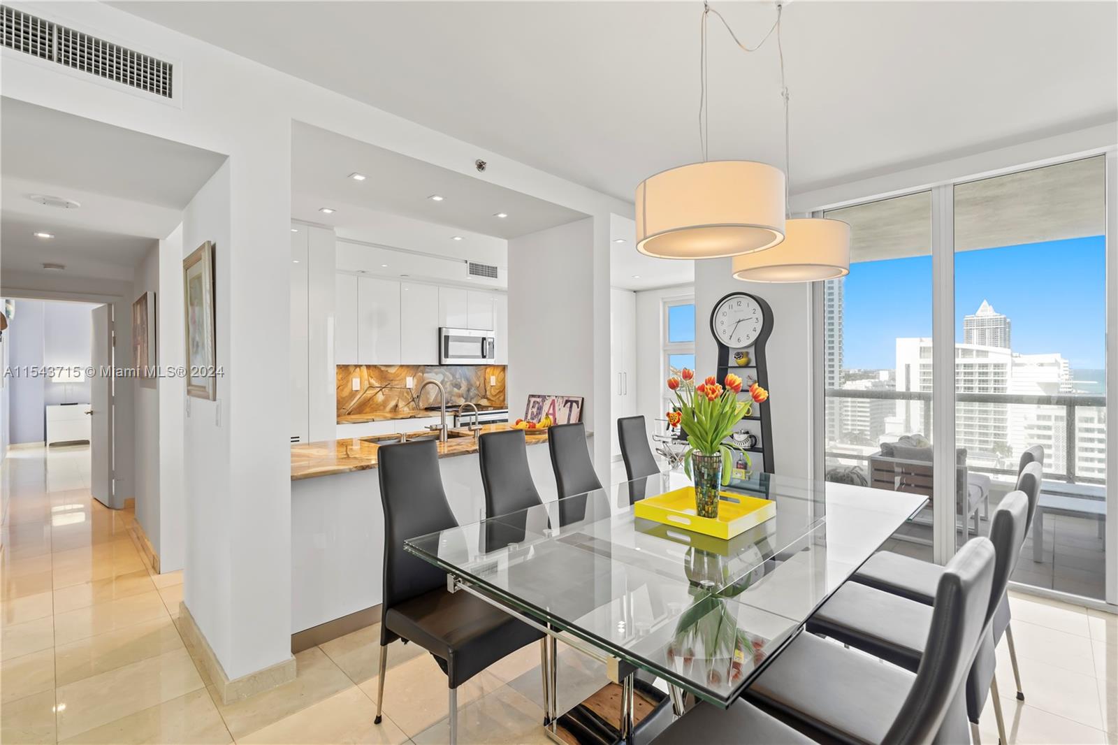 4201 Collins Ave 2002, Miami Beach, Florida 33140, 2 Bedrooms Bedrooms, ,2 BathroomsBathrooms,Residentiallease,For Rent,4201 Collins Ave 2002,A11543715