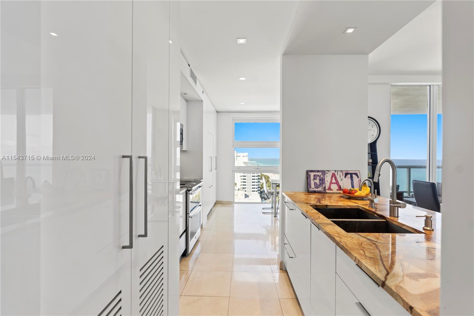 4201 Collins Ave 2002, Miami Beach, Florida 33140, 2 Bedrooms Bedrooms, ,2 BathroomsBathrooms,Residentiallease,For Rent,4201 Collins Ave 2002,A11543715