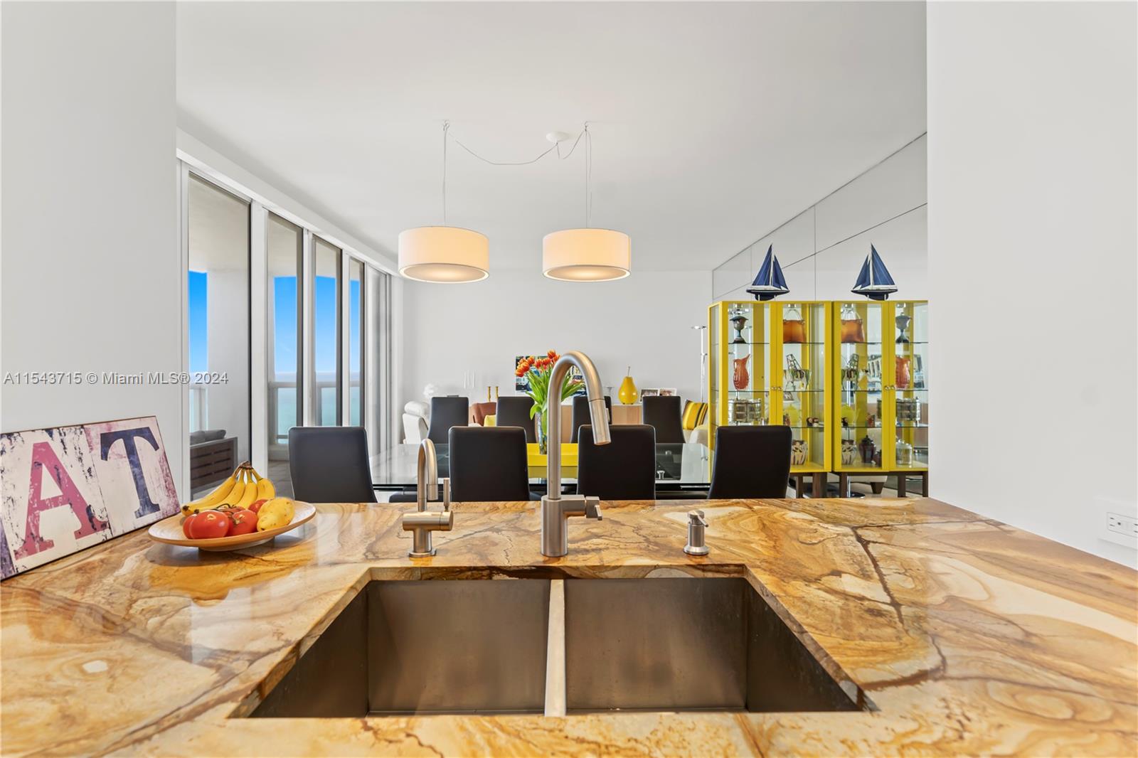 4201 Collins Ave 2002, Miami Beach, Florida 33140, 2 Bedrooms Bedrooms, ,2 BathroomsBathrooms,Residentiallease,For Rent,4201 Collins Ave 2002,A11543715