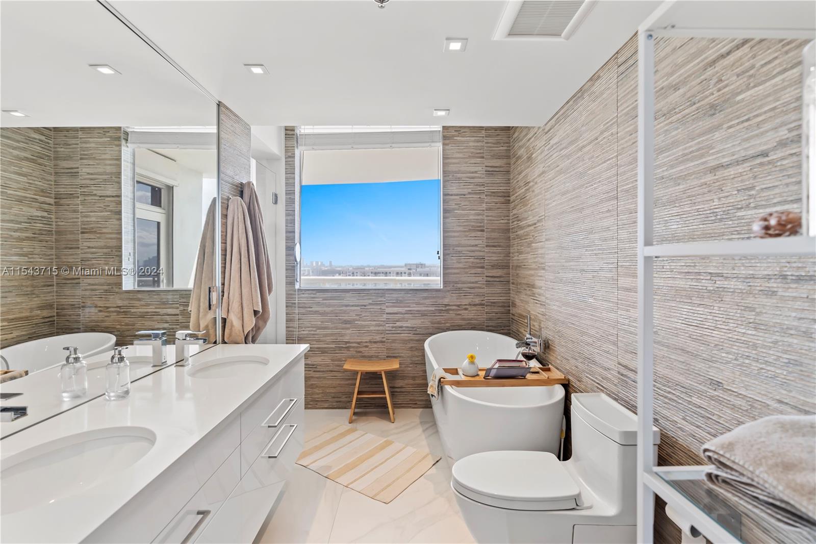 4201 Collins Ave 2002, Miami Beach, Florida 33140, 2 Bedrooms Bedrooms, ,2 BathroomsBathrooms,Residentiallease,For Rent,4201 Collins Ave 2002,A11543715