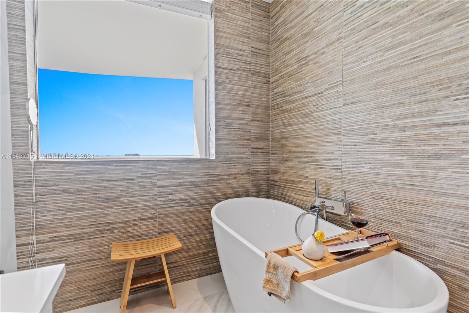 4201 Collins Ave 2002, Miami Beach, Florida 33140, 2 Bedrooms Bedrooms, ,2 BathroomsBathrooms,Residentiallease,For Rent,4201 Collins Ave 2002,A11543715