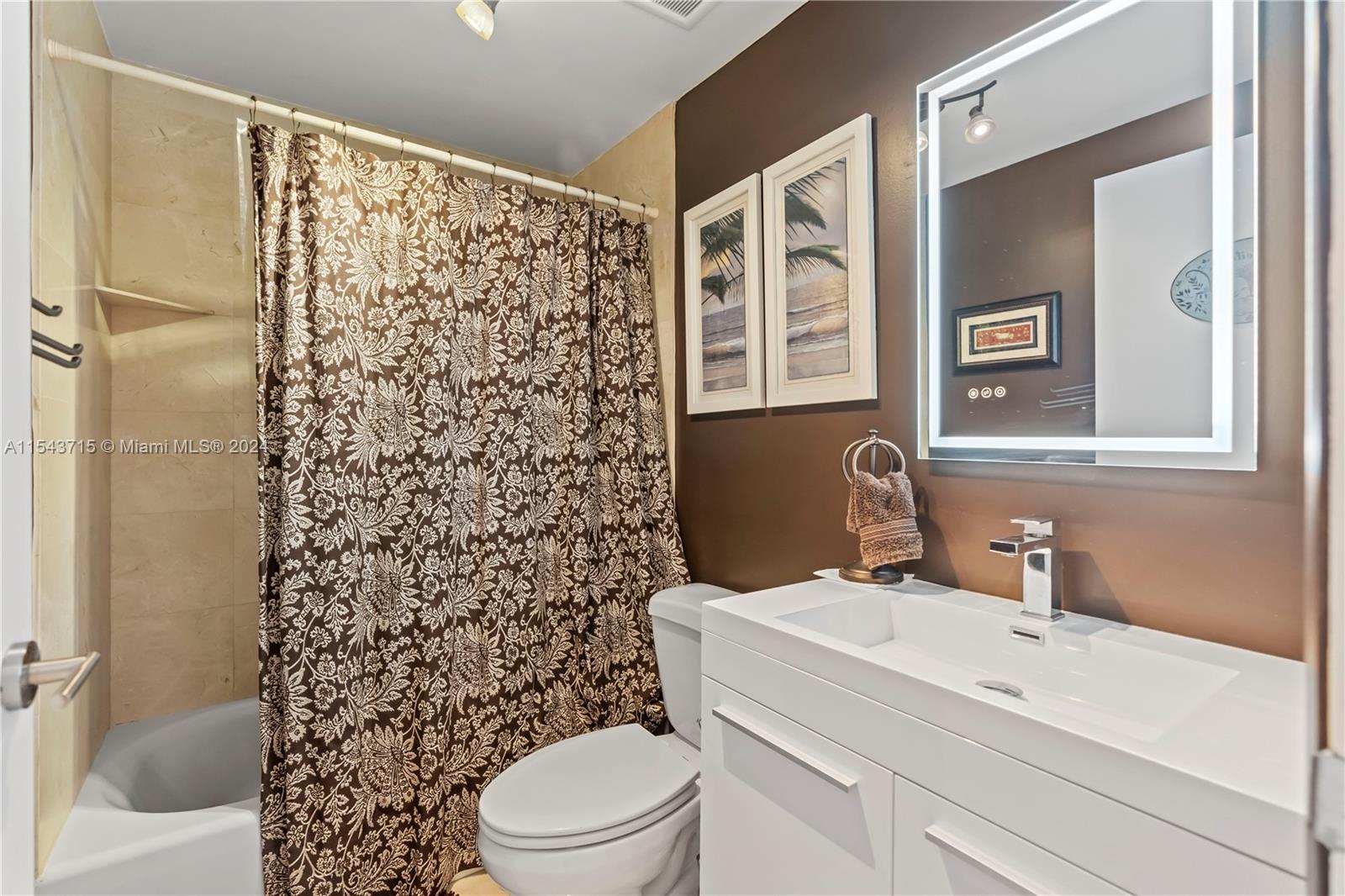 4201 Collins Ave 2002, Miami Beach, Florida 33140, 2 Bedrooms Bedrooms, ,2 BathroomsBathrooms,Residentiallease,For Rent,4201 Collins Ave 2002,A11543715