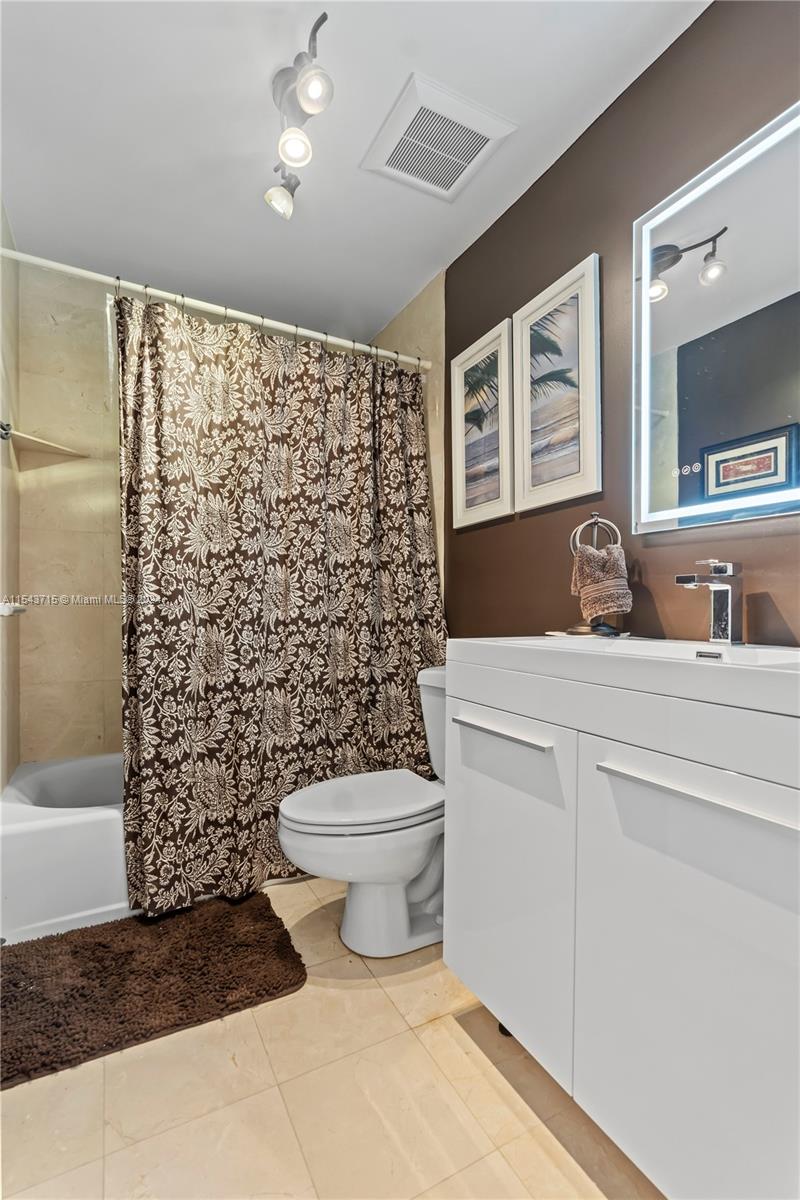 4201 Collins Ave 2002, Miami Beach, Florida 33140, 2 Bedrooms Bedrooms, ,2 BathroomsBathrooms,Residentiallease,For Rent,4201 Collins Ave 2002,A11543715