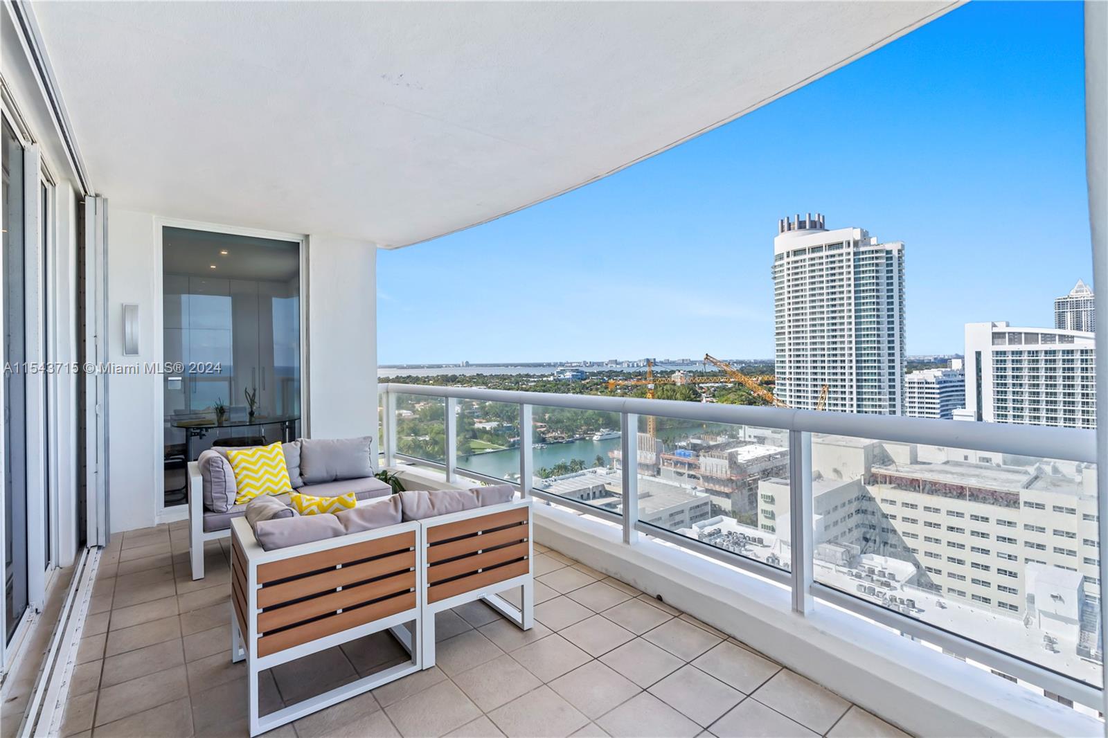 4201 Collins Ave 2002, Miami Beach, Florida 33140, 2 Bedrooms Bedrooms, ,2 BathroomsBathrooms,Residentiallease,For Rent,4201 Collins Ave 2002,A11543715