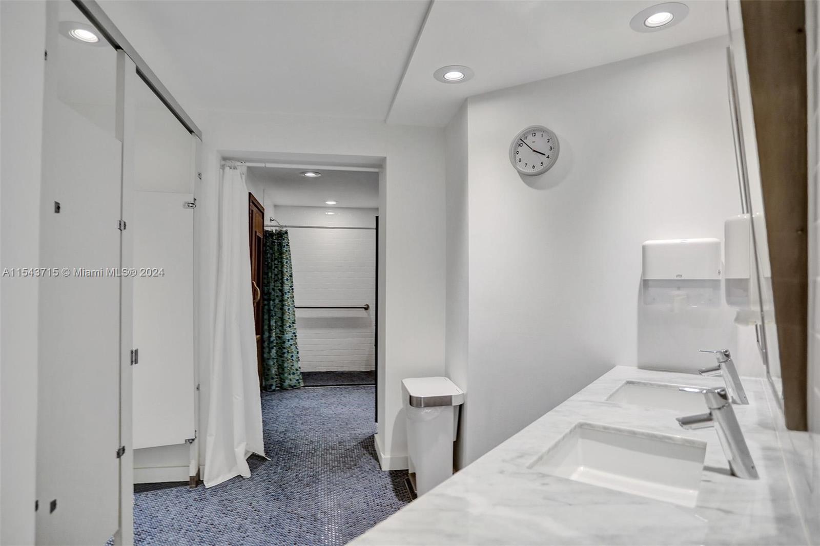 4201 Collins Ave 2002, Miami Beach, Florida 33140, 2 Bedrooms Bedrooms, ,2 BathroomsBathrooms,Residentiallease,For Rent,4201 Collins Ave 2002,A11543715