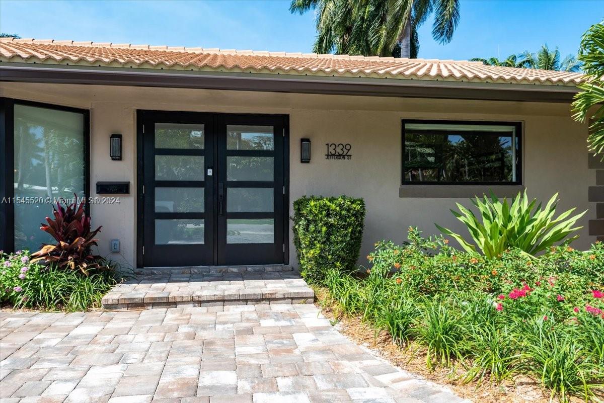 1339 Jefferson St, Hollywood, Florida 33019, 4 Bedrooms Bedrooms, ,4 BathroomsBathrooms,Residential,For Sale,1339 Jefferson St,A11545520