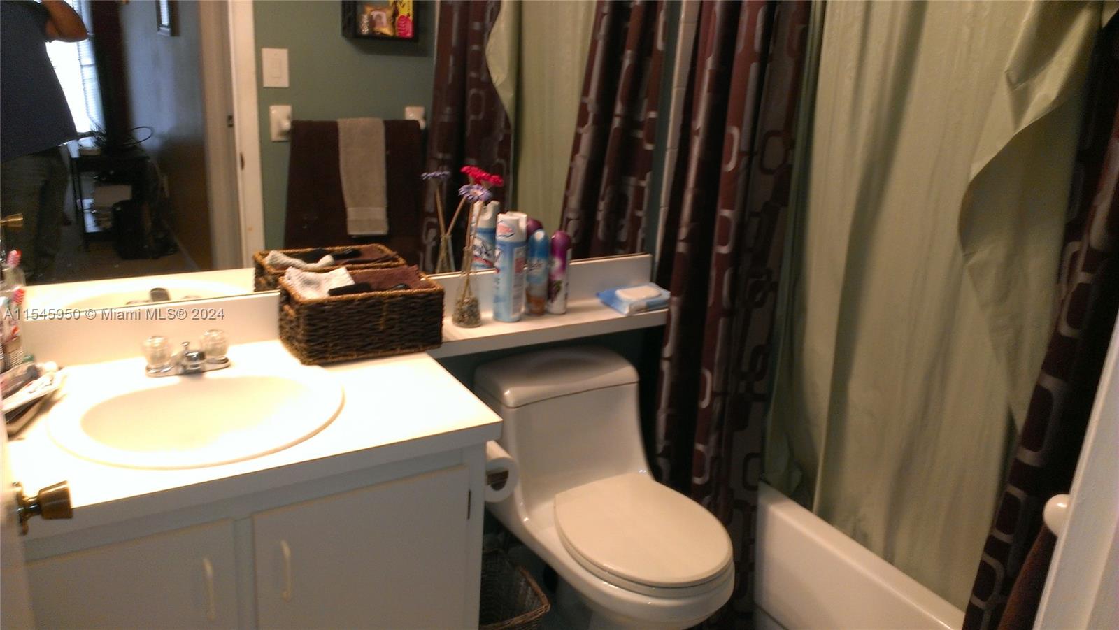 630 S Park Rd 211-3, Hollywood, Florida 33021, 1 Bedroom Bedrooms, ,1 BathroomBathrooms,Residential,For Sale,630 S Park Rd 211-3,A11545950