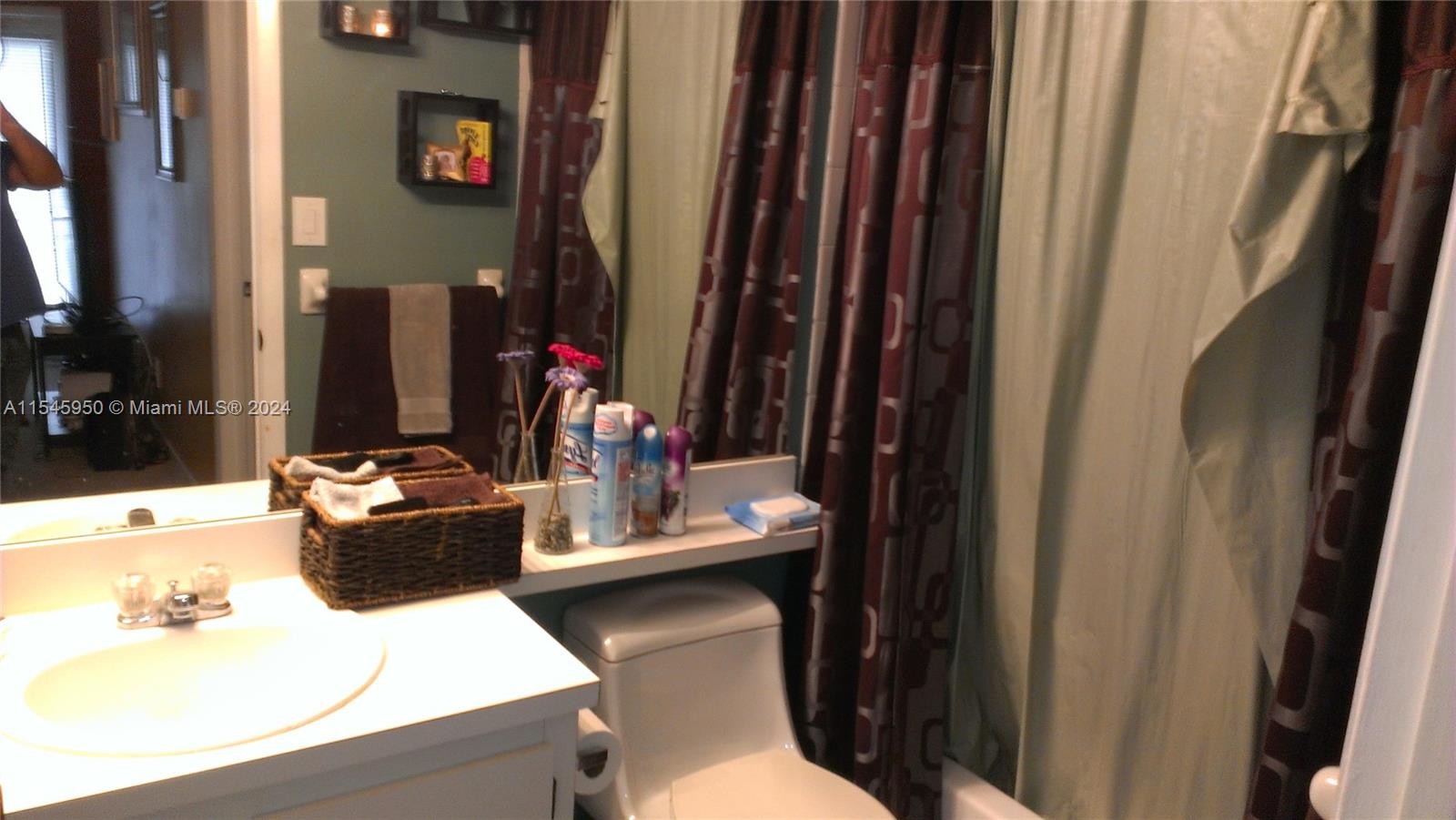 630 S Park Rd 211-3, Hollywood, Florida 33021, 1 Bedroom Bedrooms, ,1 BathroomBathrooms,Residential,For Sale,630 S Park Rd 211-3,A11545950