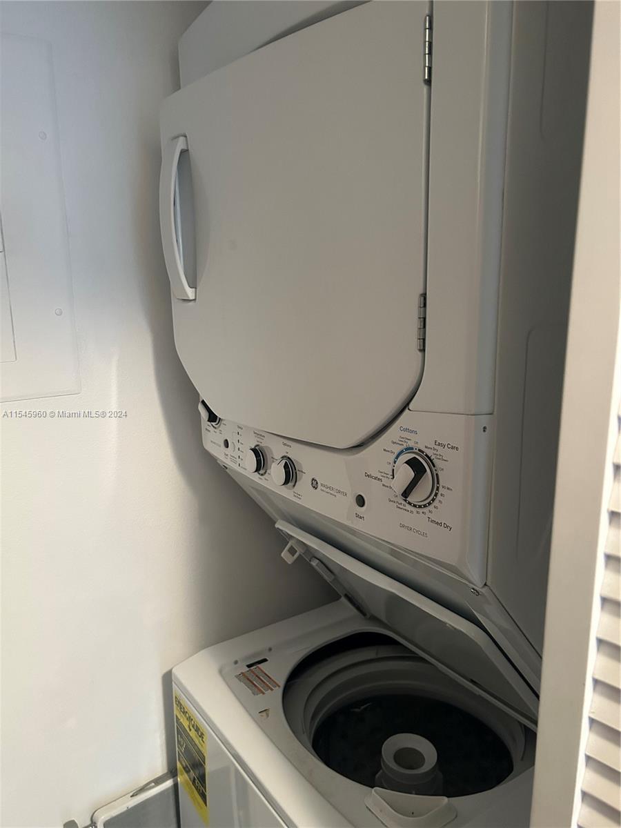 Miami Beach, Florida 33139, 1 Bedroom Bedrooms, ,1 BathroomBathrooms,Residential,For Sale,A11545960