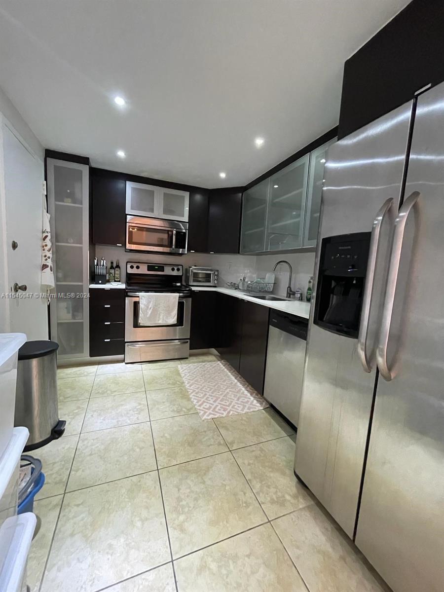 500 Bayview Dr, Sunny Isles Beach, FL, 33160 United States, 1 Bedroom Bedrooms, ,1 BathroomBathrooms,Residential,For Sale,Bayview Dr,A11545047