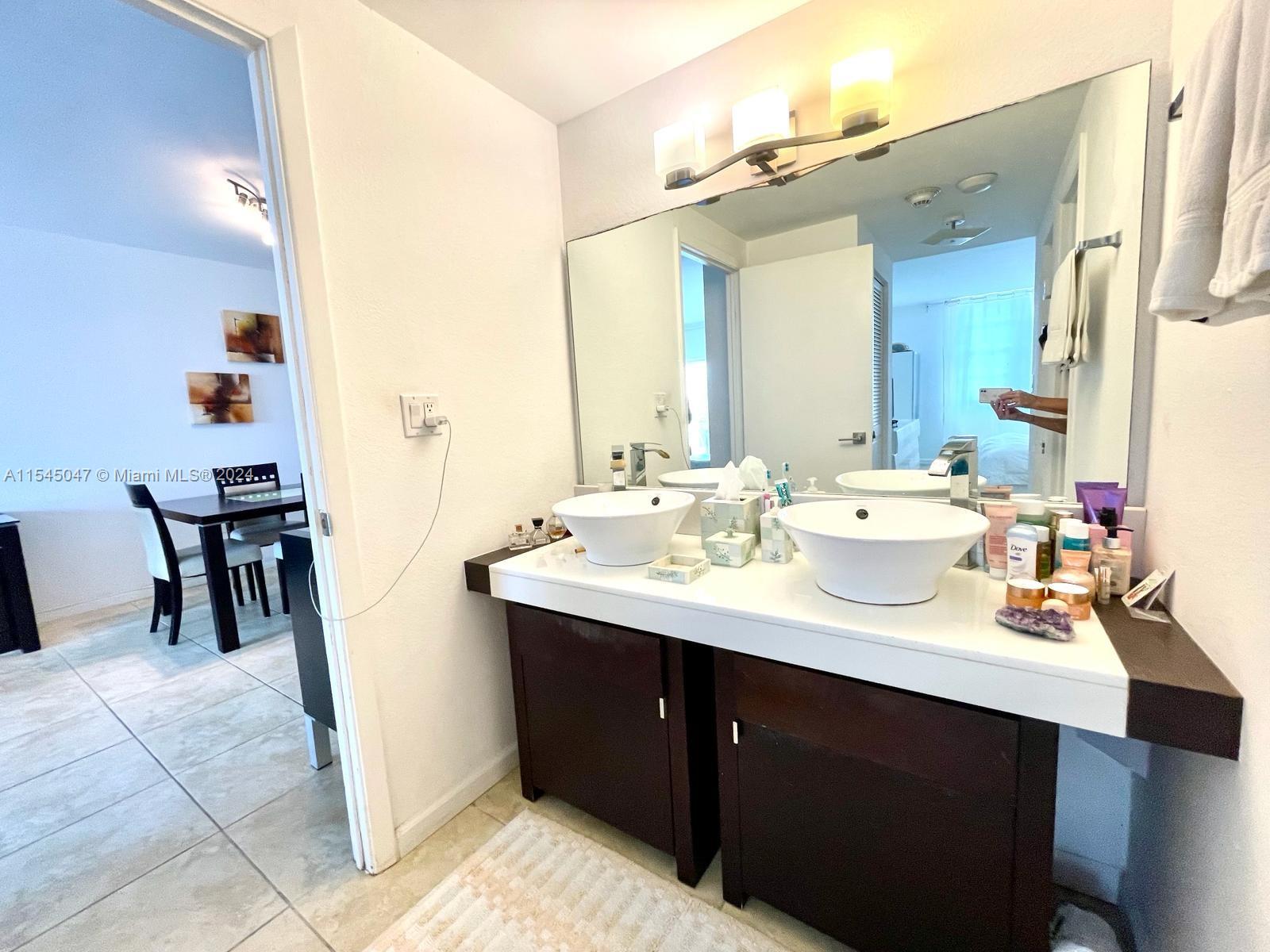 500 Bayview Dr, Sunny Isles Beach, FL, 33160 United States, 1 Bedroom Bedrooms, ,1 BathroomBathrooms,Residential,For Sale,Bayview Dr,A11545047