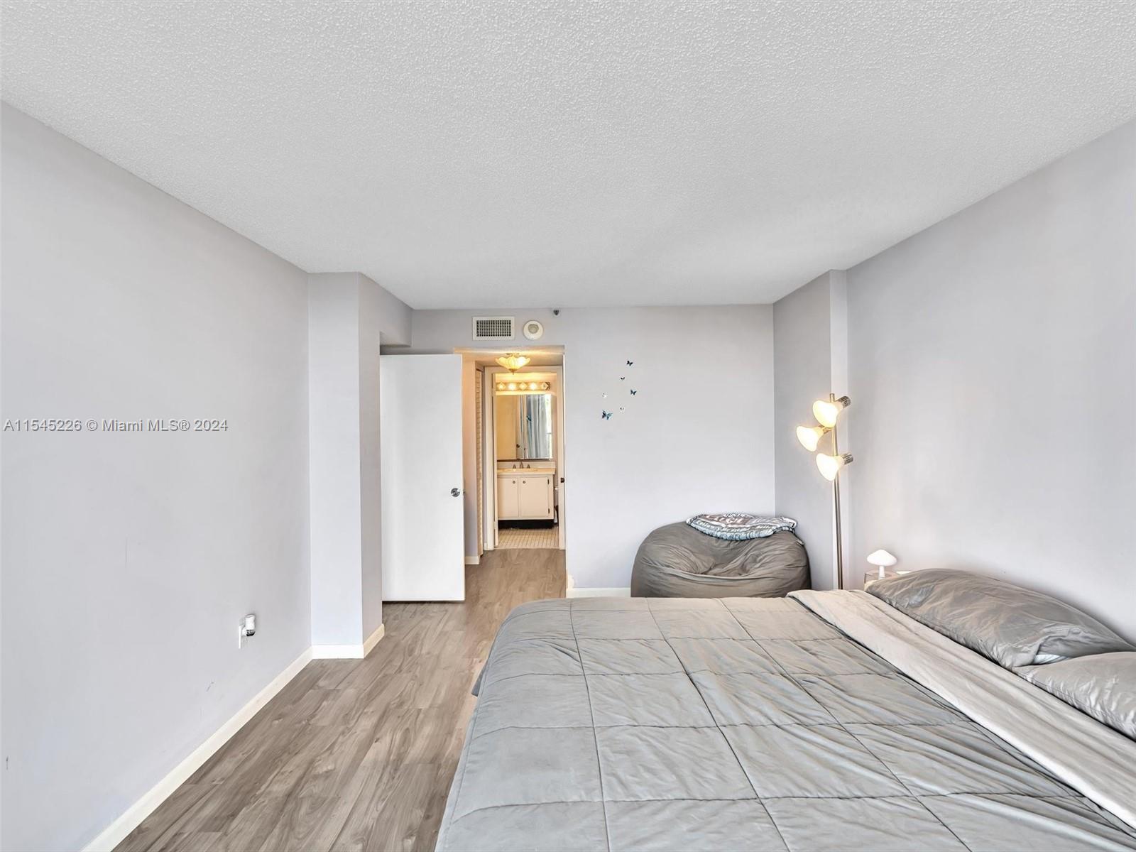 Main ensuite Bathroom and walk in closet on the right