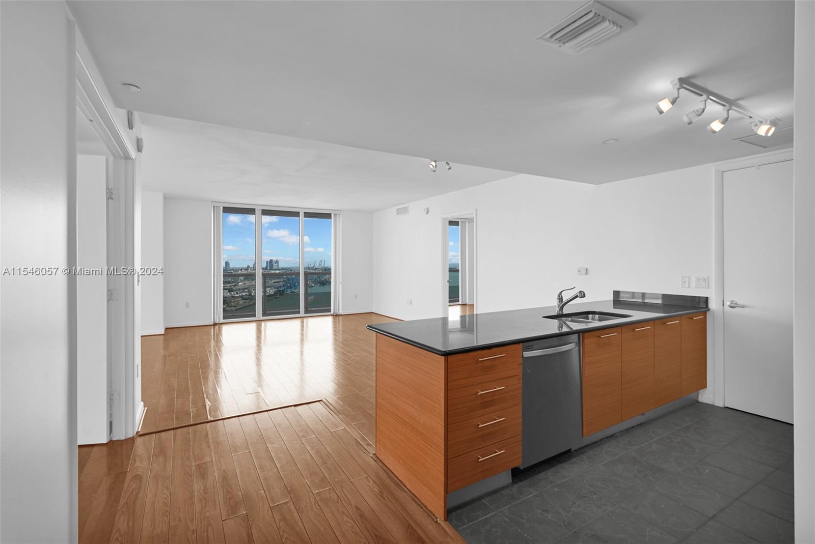 50 Biscayne Blvd 3802, Miami, Florida 33132, 3 Bedrooms Bedrooms, ,2 BathroomsBathrooms,Residentiallease,For Rent,50 Biscayne Blvd 3802,A11546057